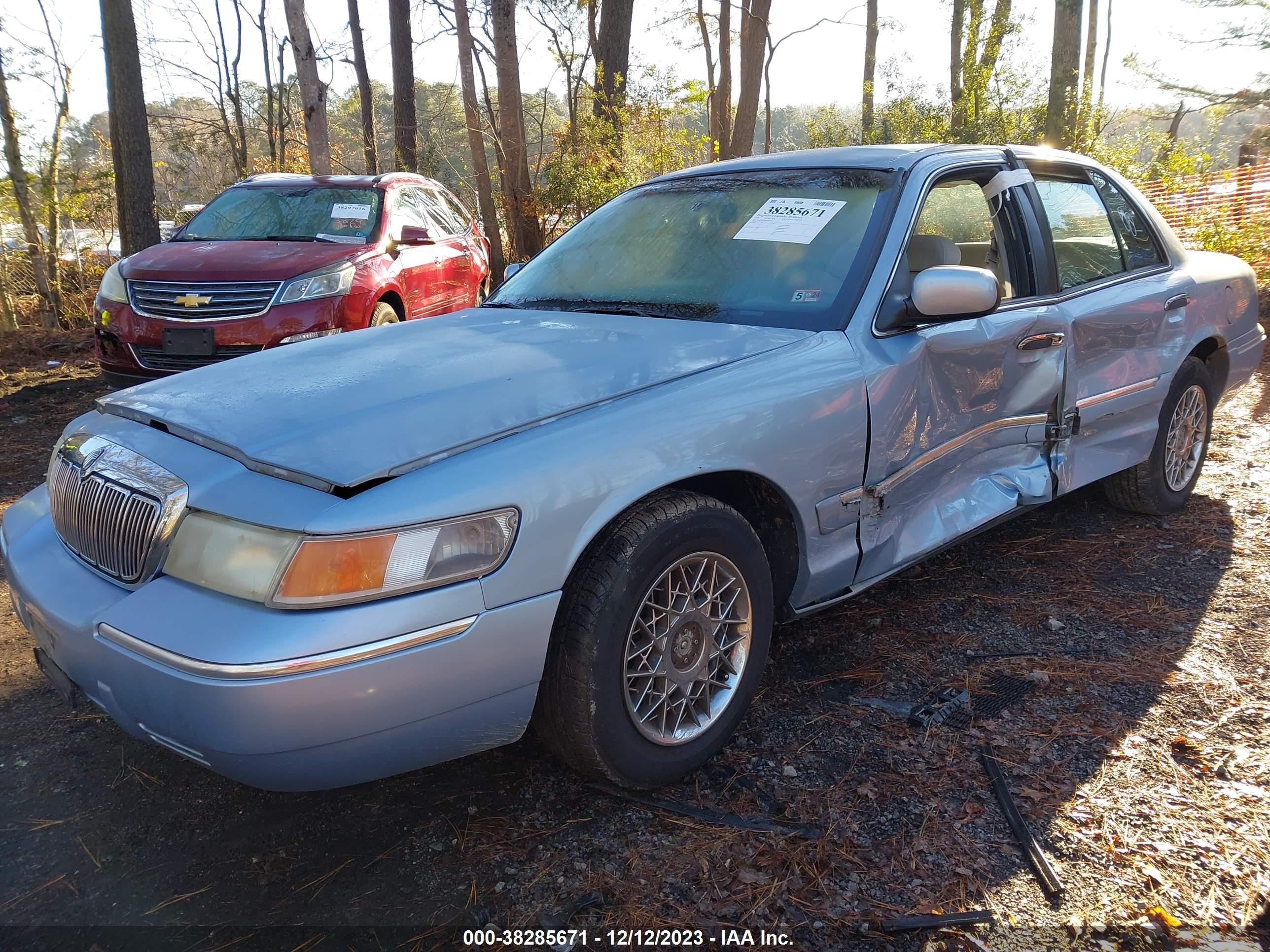 Photo 1 VIN: 2MEFM74W61X622237 - MERCURY GRAND MARQUIS 