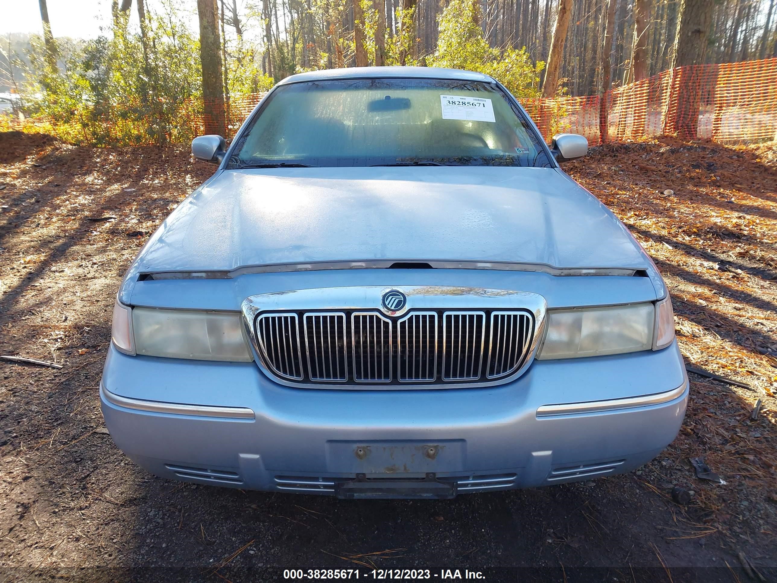 Photo 11 VIN: 2MEFM74W61X622237 - MERCURY GRAND MARQUIS 