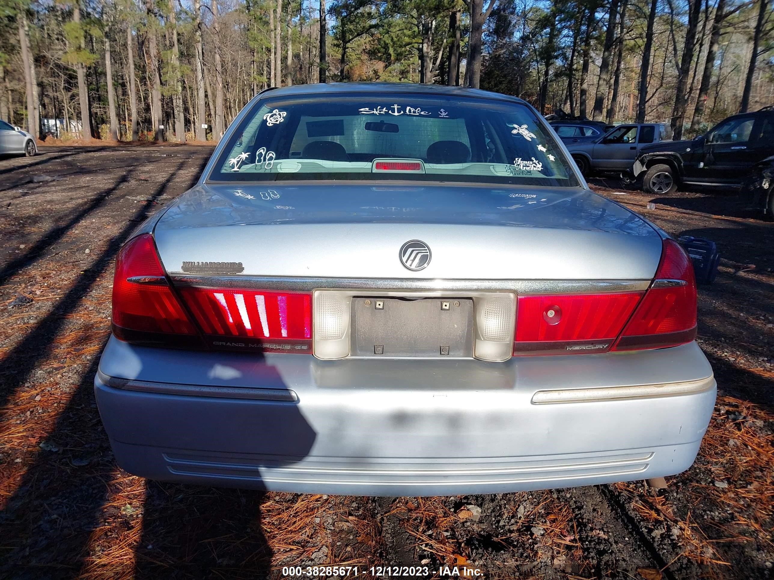 Photo 15 VIN: 2MEFM74W61X622237 - MERCURY GRAND MARQUIS 