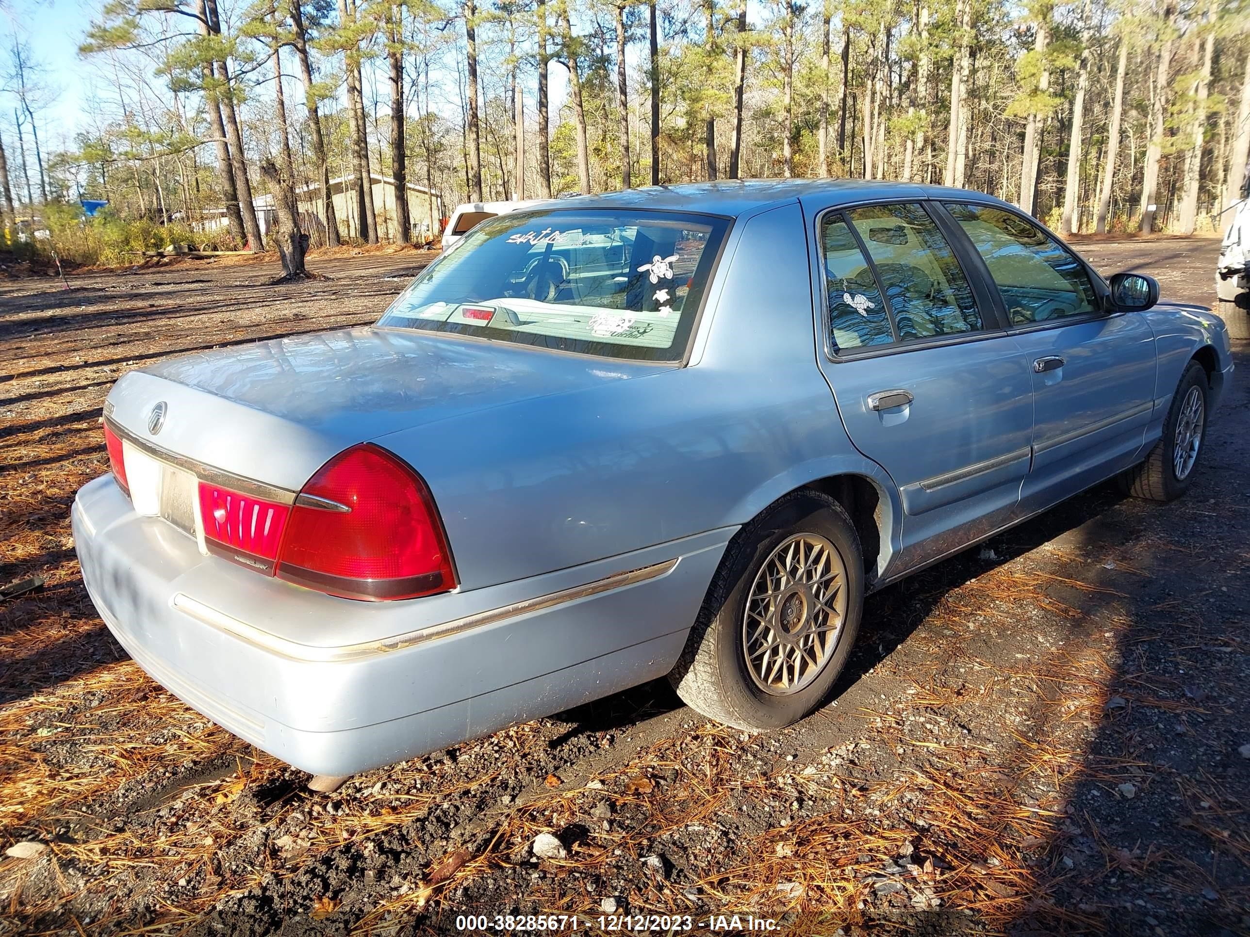 Photo 3 VIN: 2MEFM74W61X622237 - MERCURY GRAND MARQUIS 