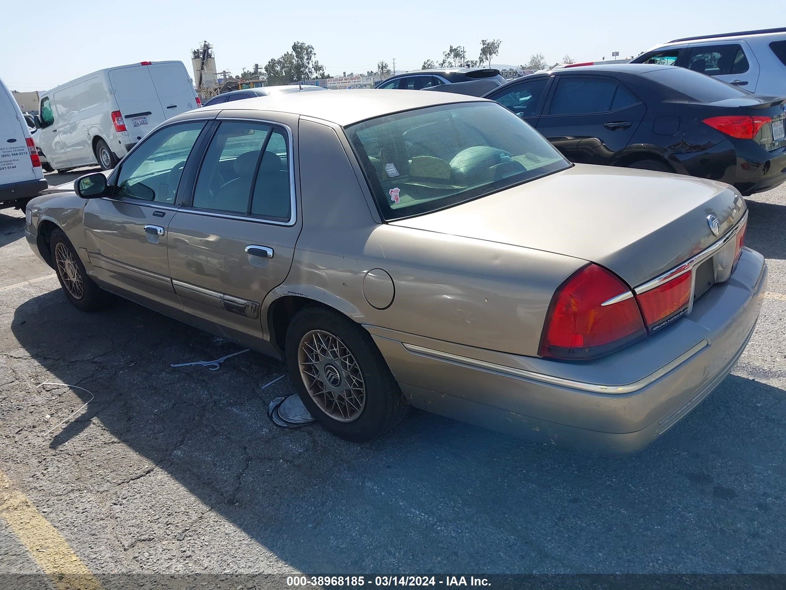 Photo 2 VIN: 2MEFM74W62X603785 - MERCURY GRAND MARQUIS 