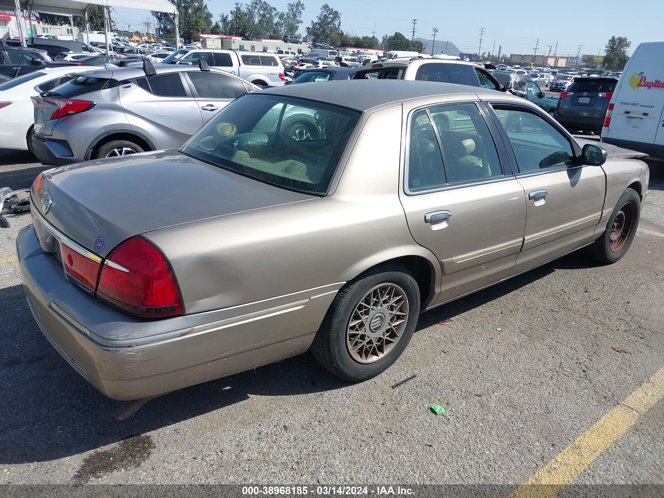 Photo 3 VIN: 2MEFM74W62X603785 - MERCURY GRAND MARQUIS 