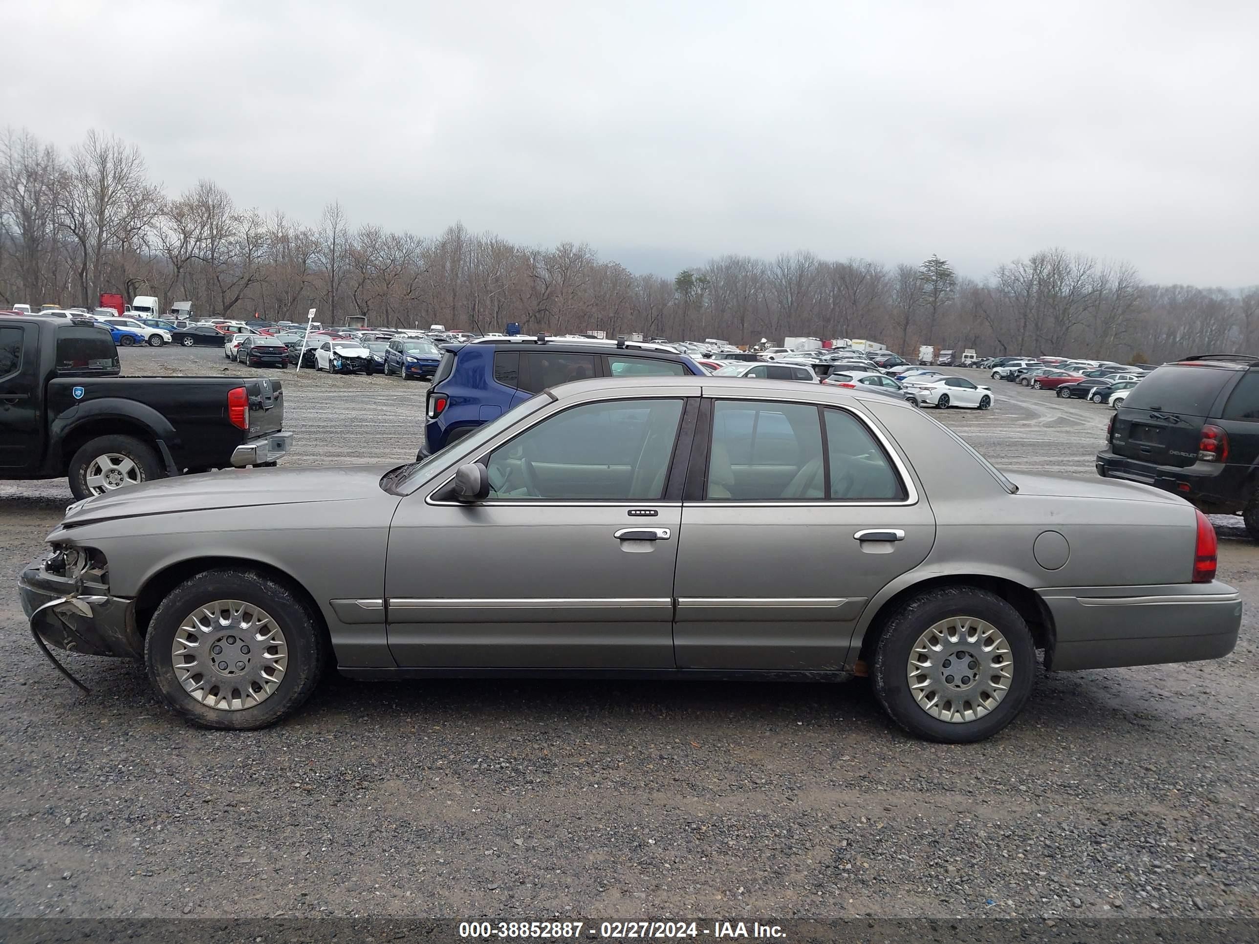 Photo 14 VIN: 2MEFM74W63X644631 - MERCURY GRAND MARQUIS 