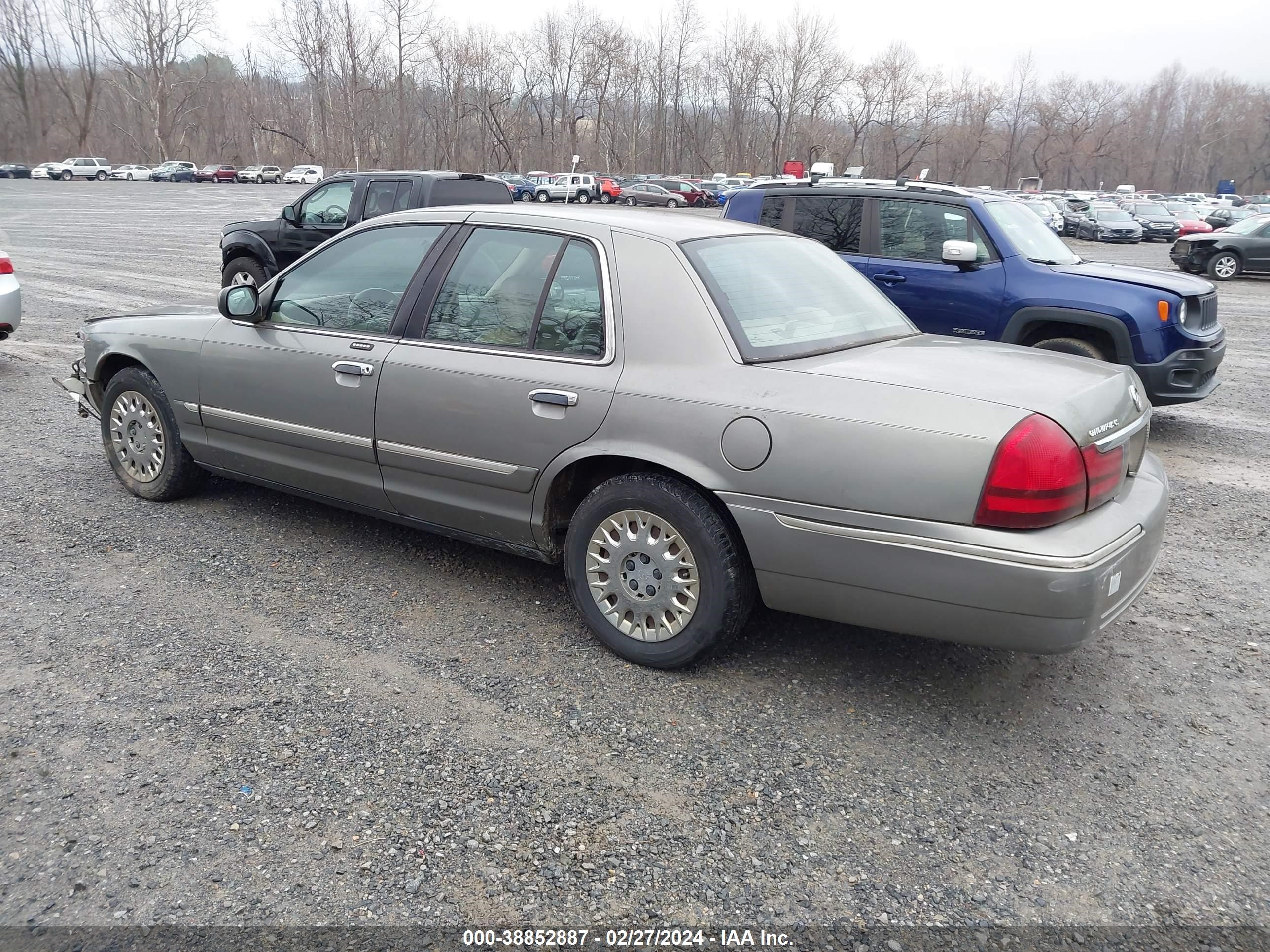 Photo 2 VIN: 2MEFM74W63X644631 - MERCURY GRAND MARQUIS 