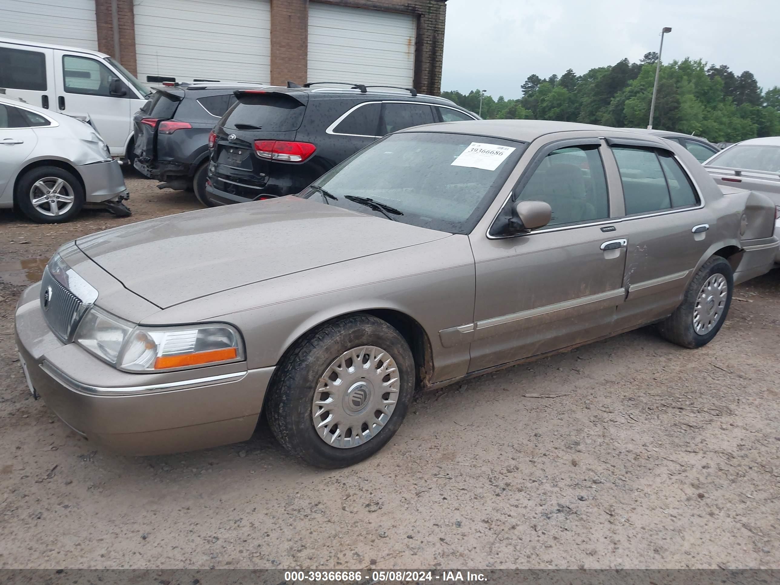 Photo 1 VIN: 2MEFM74W63X667598 - MERCURY GRAND MARQUIS 