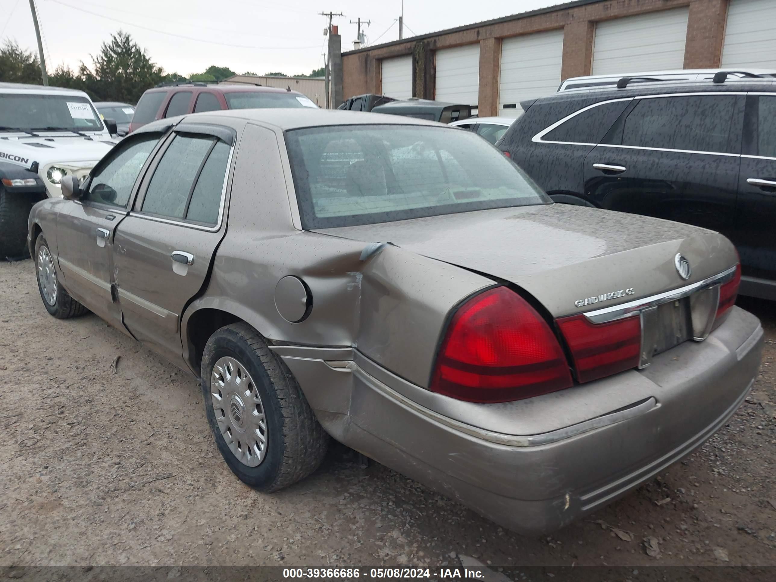 Photo 2 VIN: 2MEFM74W63X667598 - MERCURY GRAND MARQUIS 