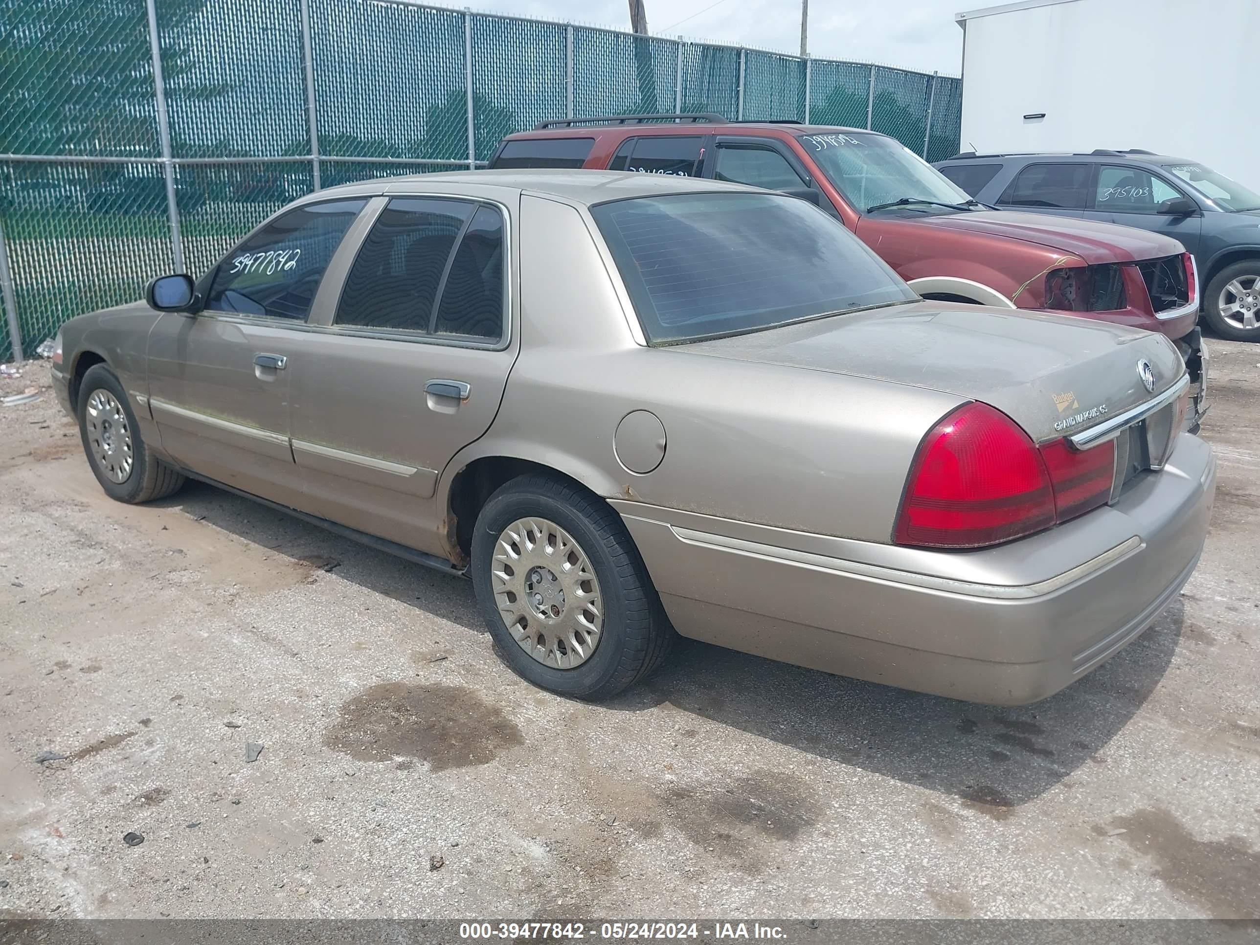 Photo 2 VIN: 2MEFM74W64X600338 - MERCURY GRAND MARQUIS 