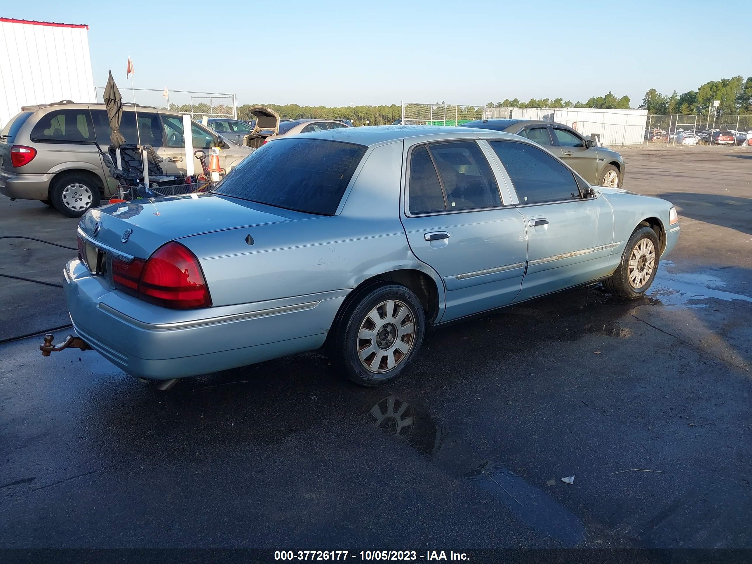 Photo 3 VIN: 2MEFM74W65X616783 - MERCURY GRAND MARQUIS 