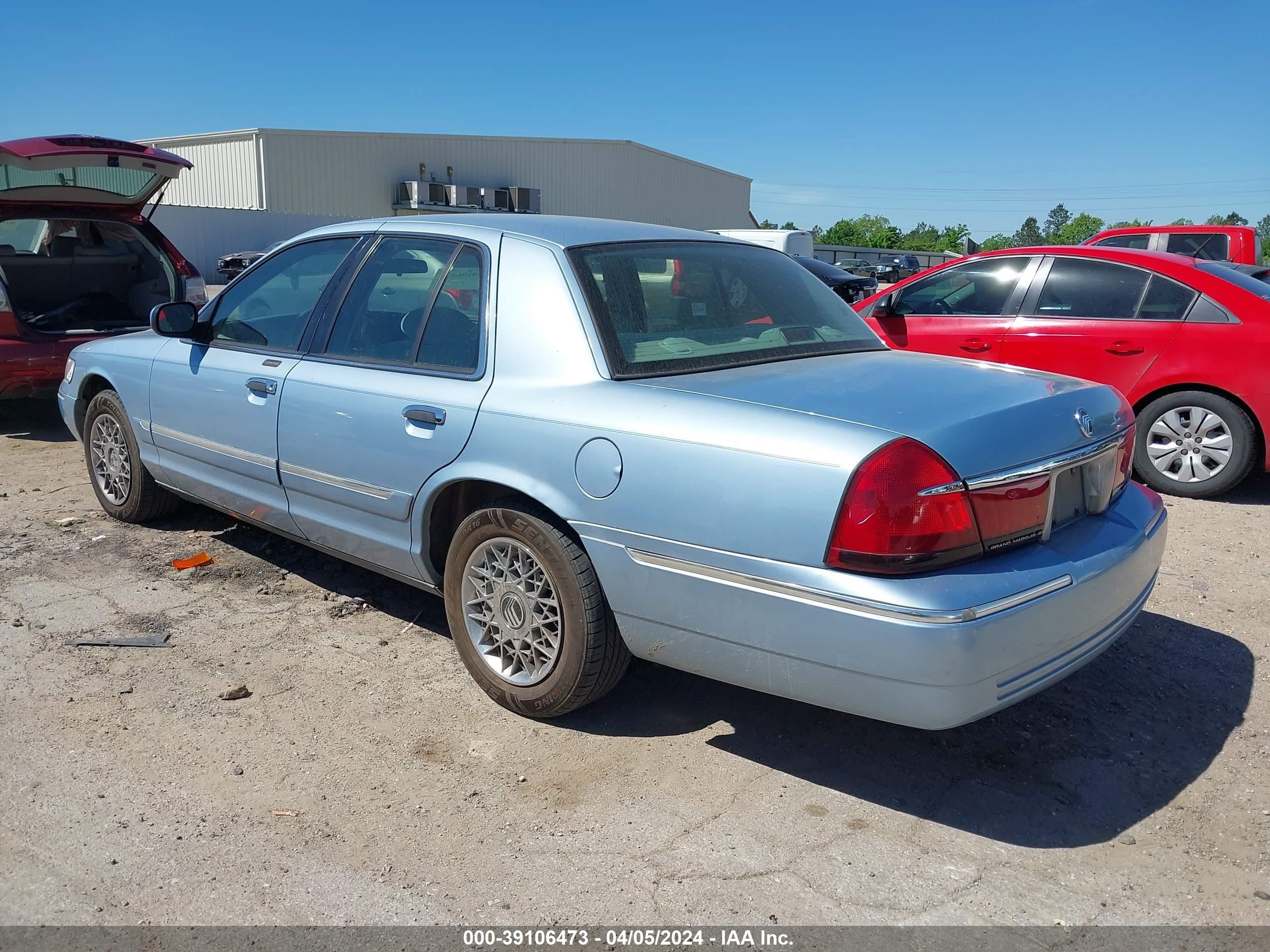 Photo 2 VIN: 2MEFM74W6YX696218 - MERCURY GRAND MARQUIS 