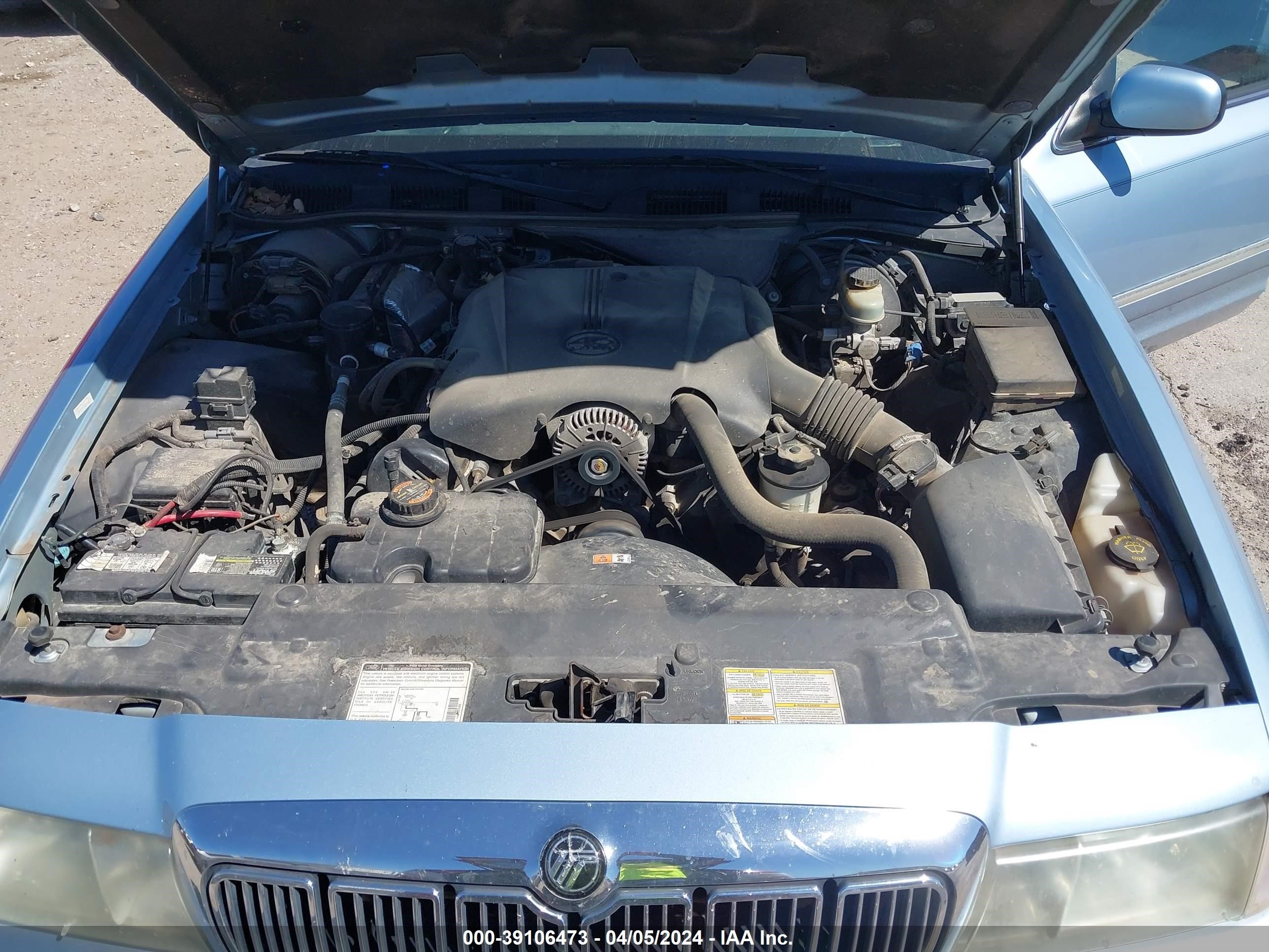 Photo 9 VIN: 2MEFM74W6YX696218 - MERCURY GRAND MARQUIS 