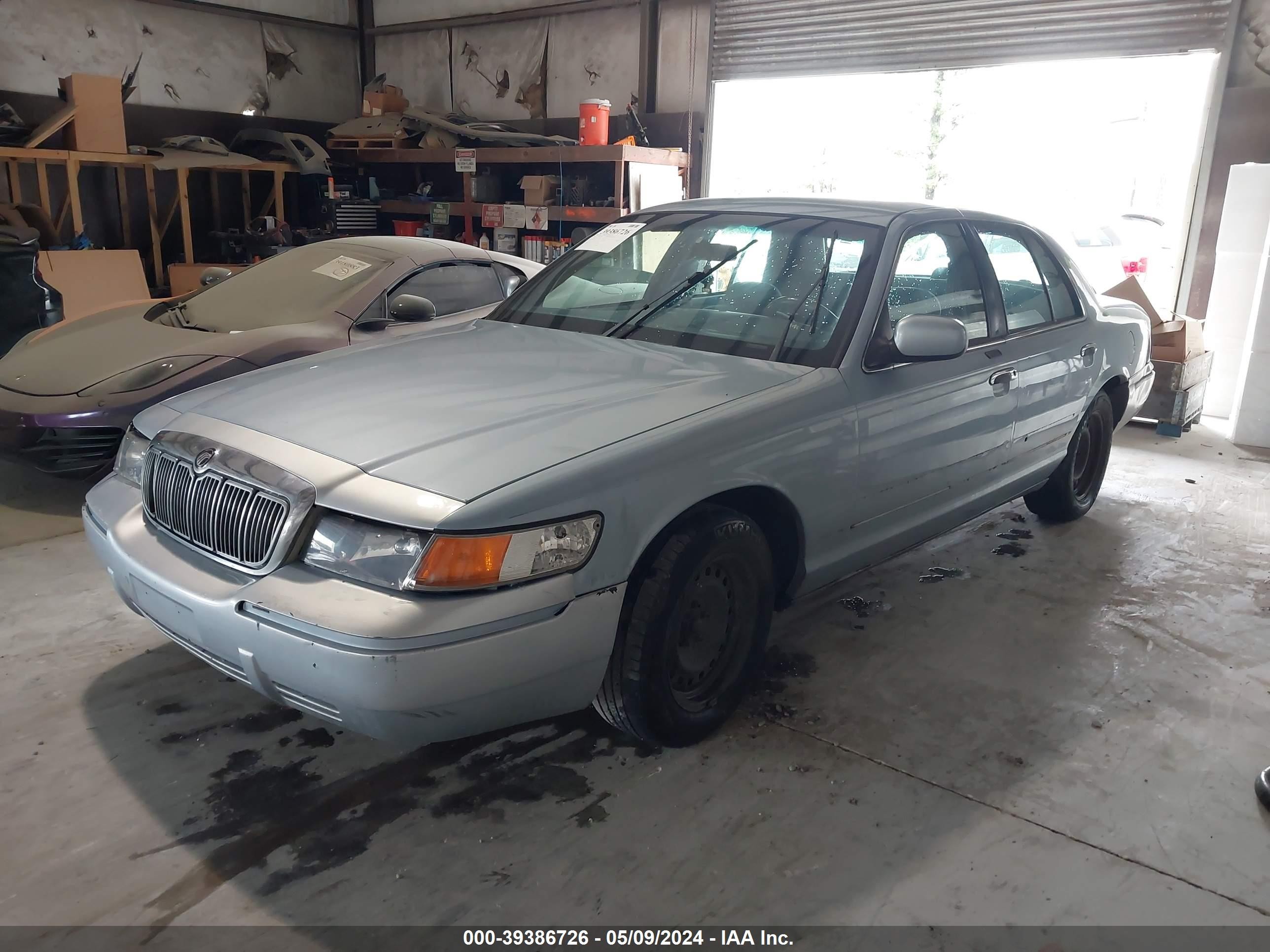 Photo 1 VIN: 2MEFM74W6YX734322 - MERCURY GRAND MARQUIS 