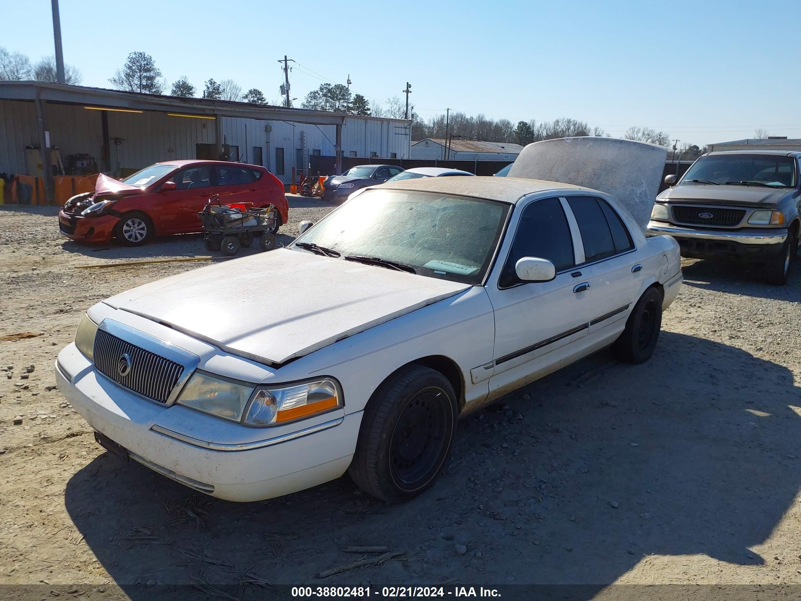 Photo 1 VIN: 2MEFM74W73X679663 - MERCURY GRAND MARQUIS 