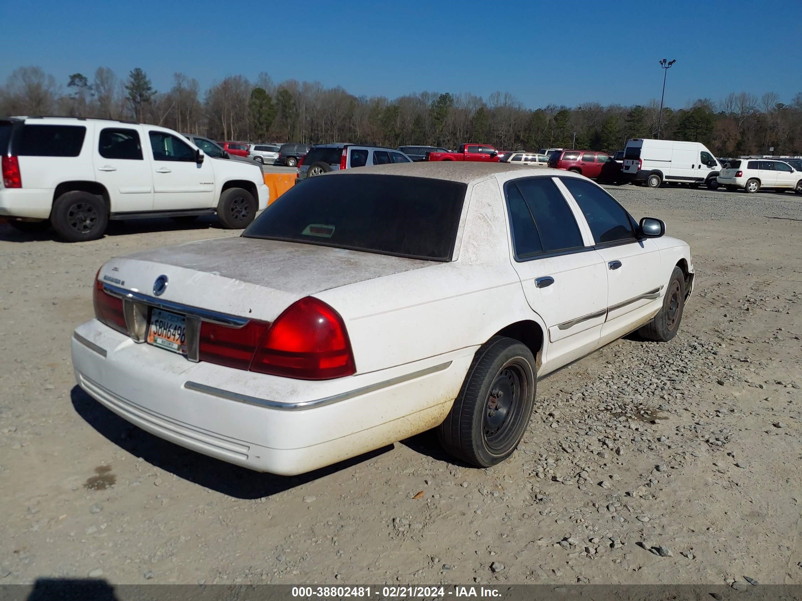 Photo 3 VIN: 2MEFM74W73X679663 - MERCURY GRAND MARQUIS 