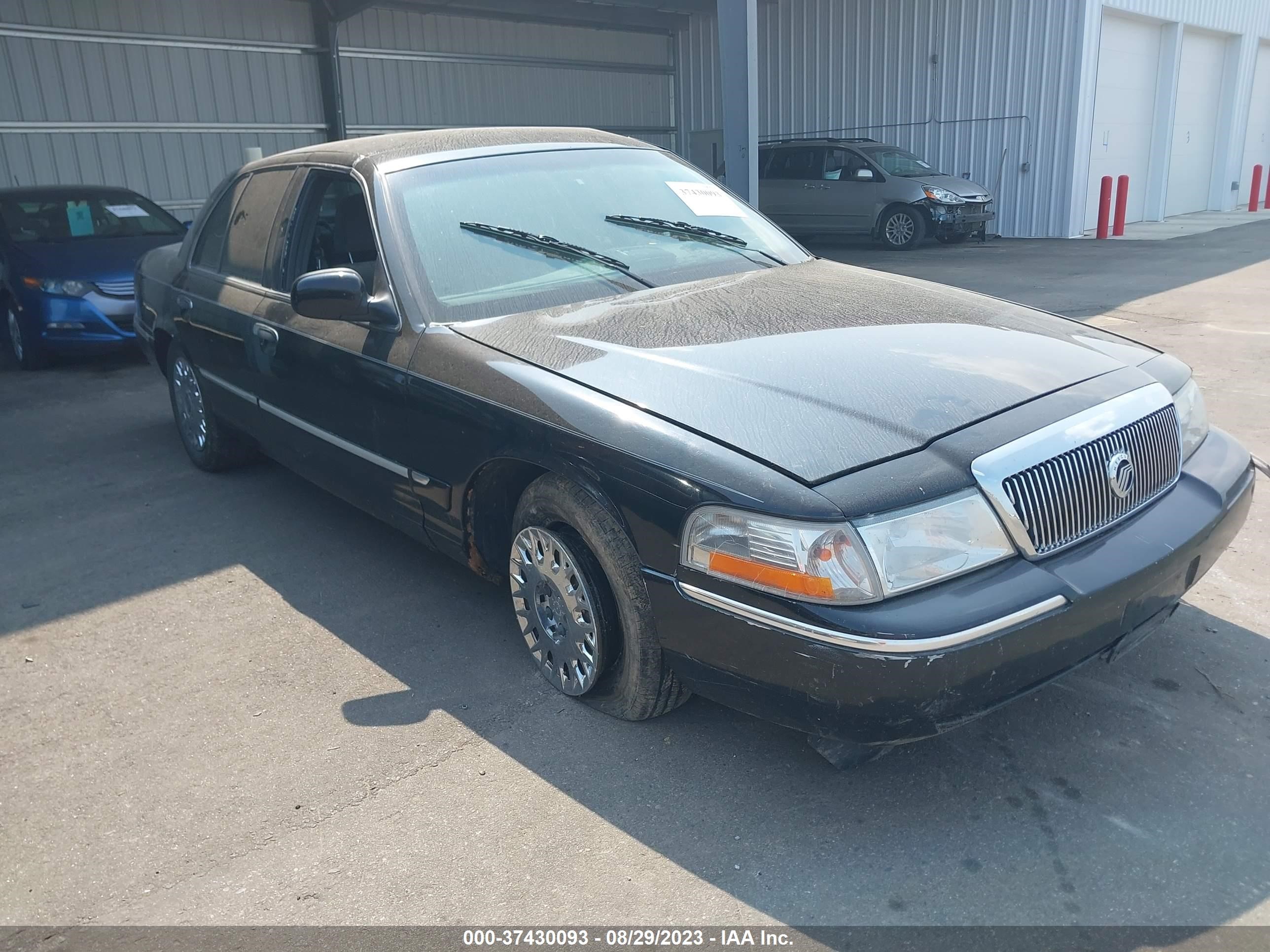 Photo 0 VIN: 2MEFM74W73X708028 - MERCURY GRAND MARQUIS 