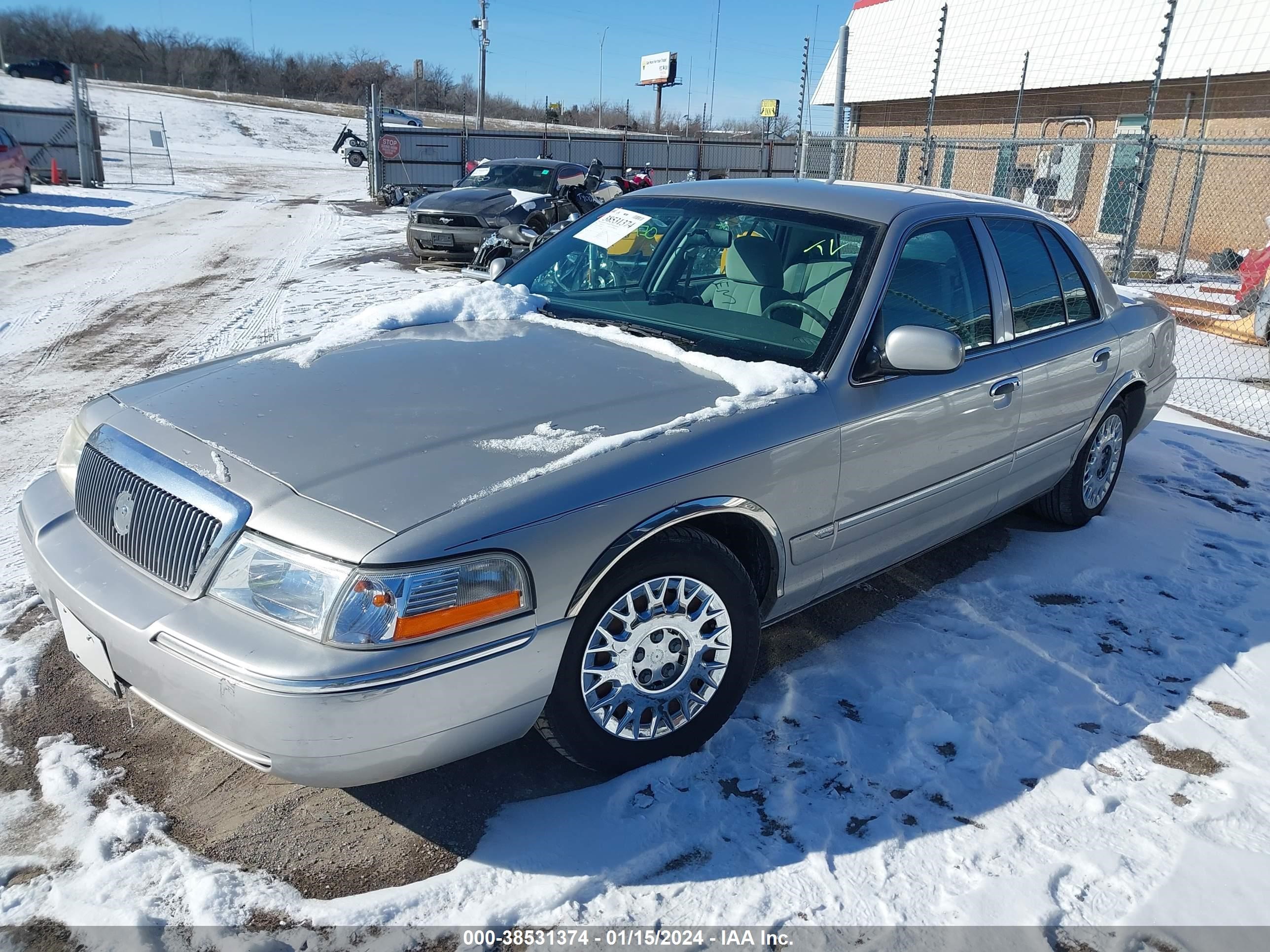 Photo 1 VIN: 2MEFM74W74X606908 - MERCURY GRAND MARQUIS 