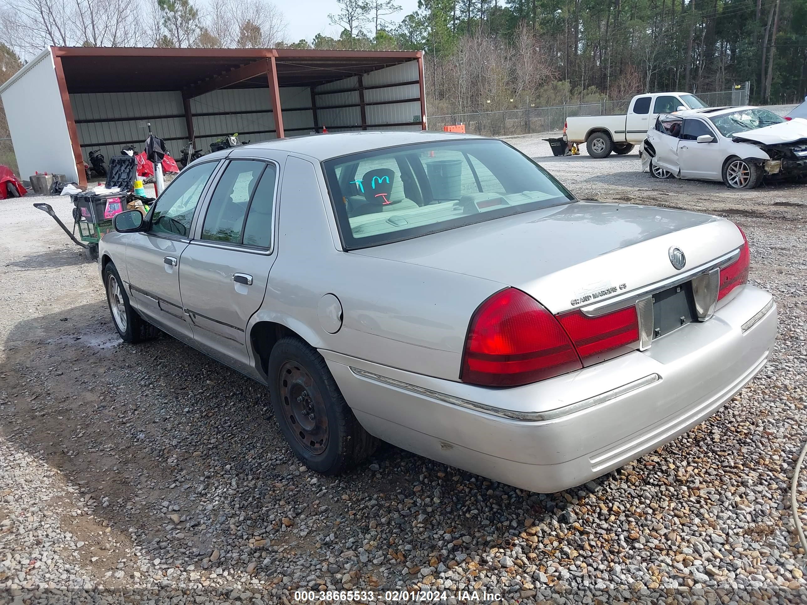 Photo 2 VIN: 2MEFM74W75X668116 - MERCURY GRAND MARQUIS 