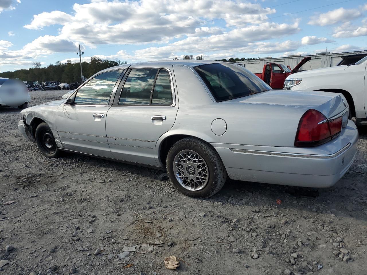 Photo 1 VIN: 2MEFM74W7YX603755 - MERCURY GRAND MARQUIS 