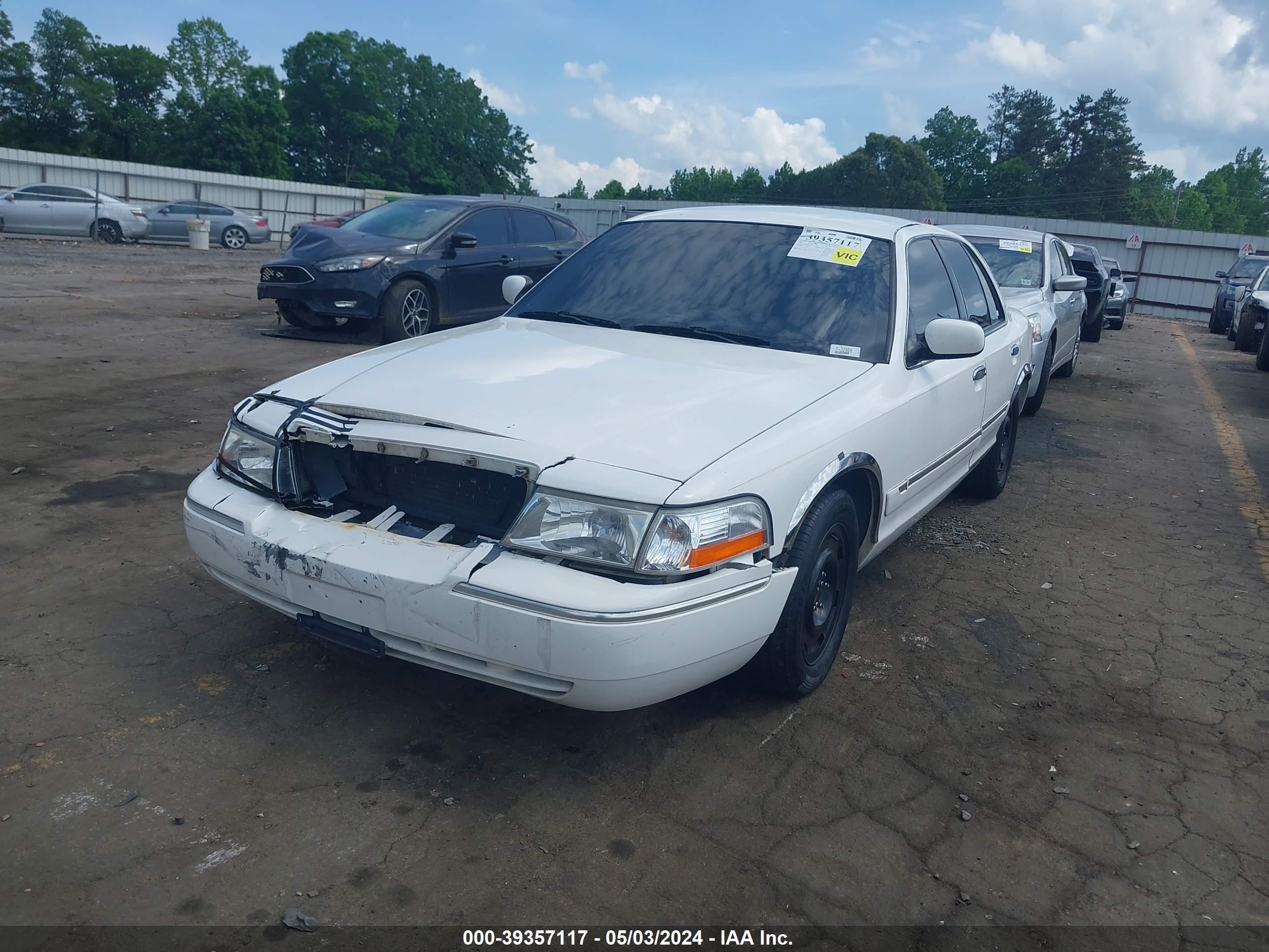 Photo 1 VIN: 2MEFM74W83X635672 - MERCURY GRAND MARQUIS 