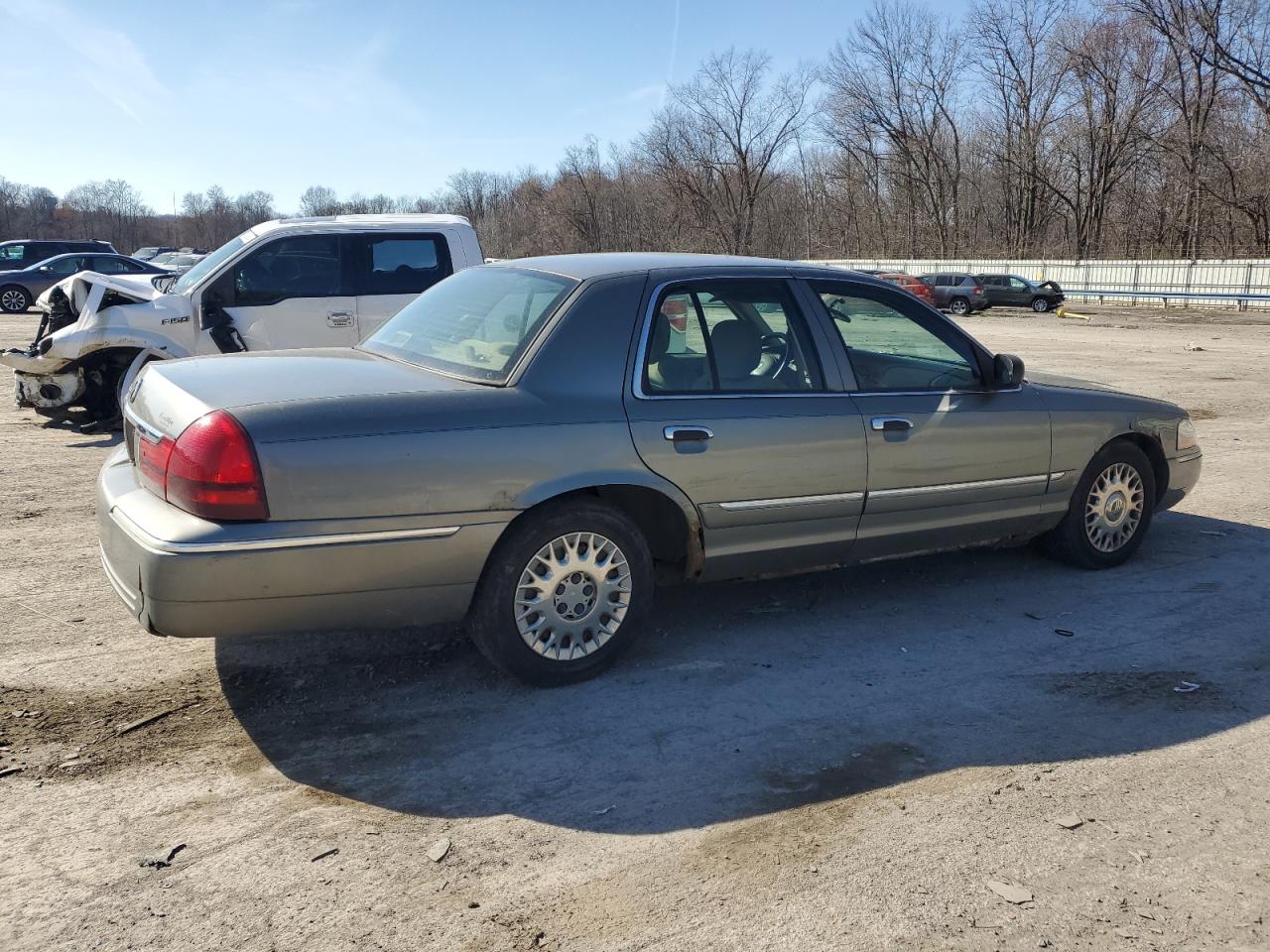 Photo 2 VIN: 2MEFM74W84X618243 - MERCURY GRAND MARQUIS 