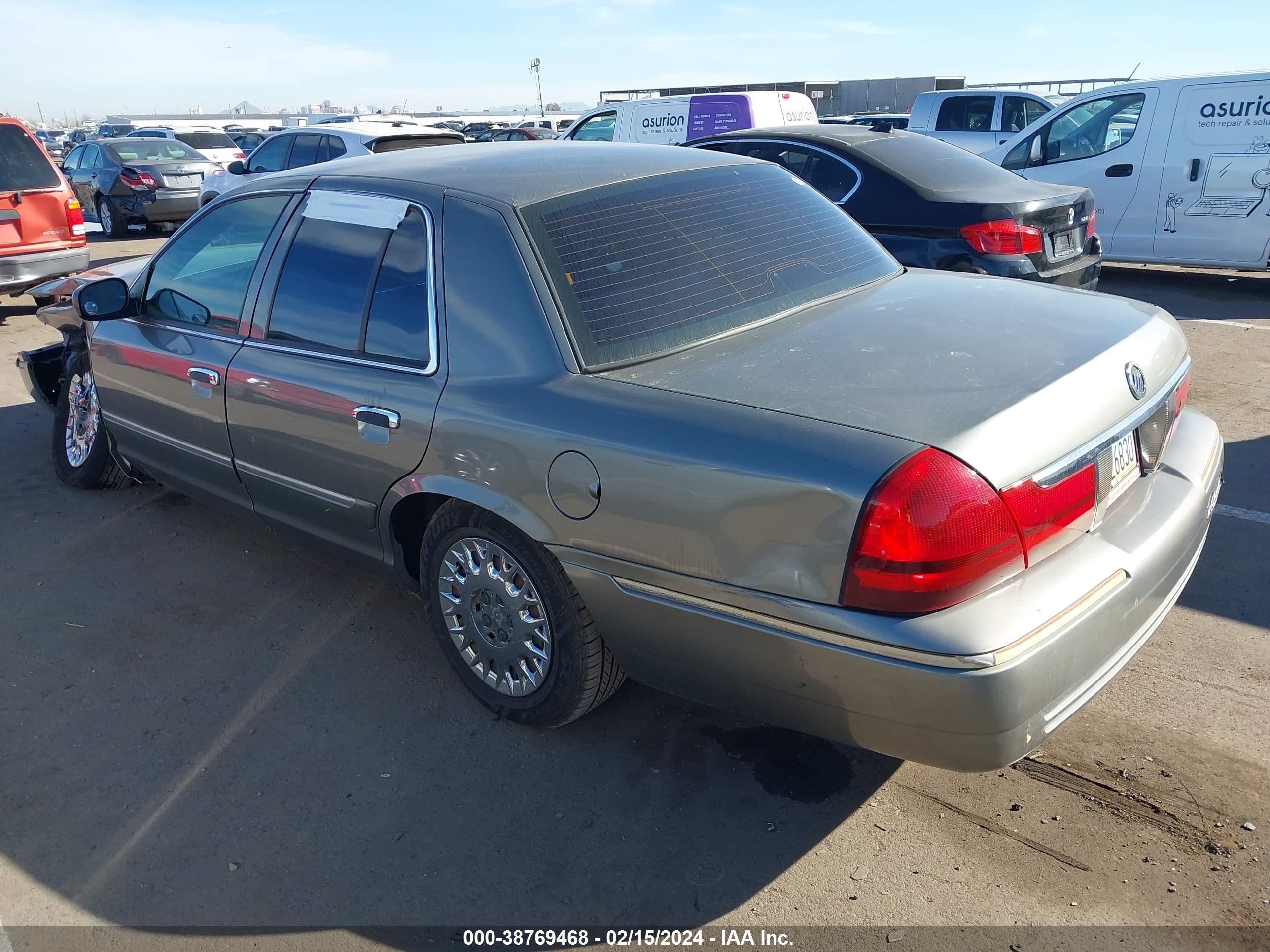 Photo 2 VIN: 2MEFM74W84X618355 - MERCURY GRAND MARQUIS 