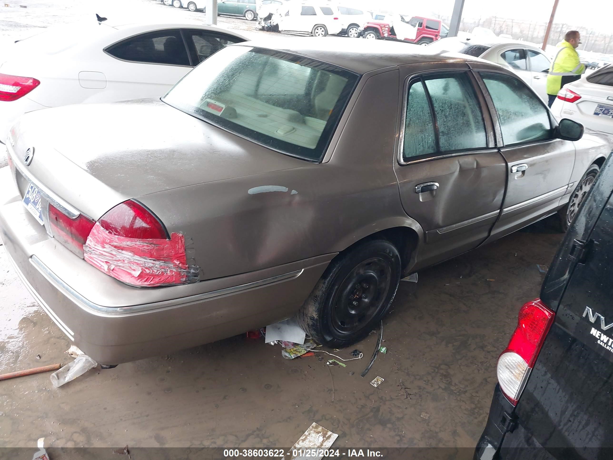 Photo 3 VIN: 2MEFM74W84X633955 - MERCURY GRAND MARQUIS 