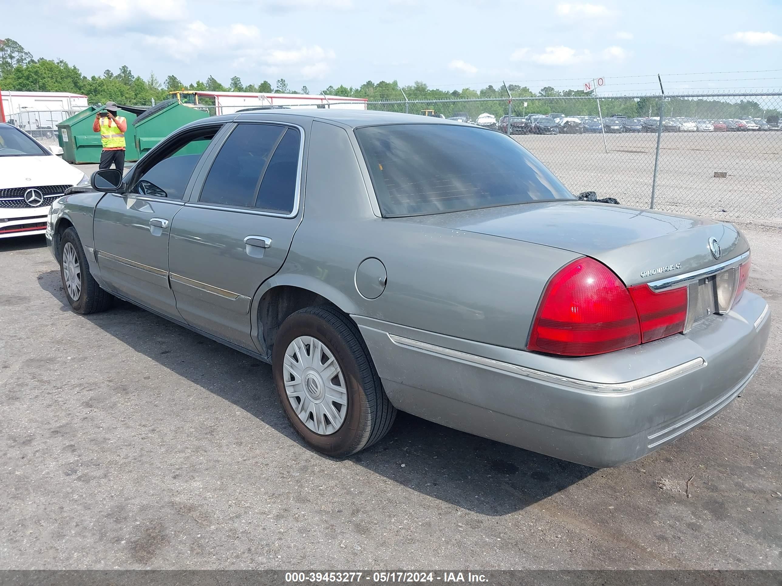 Photo 2 VIN: 2MEFM74W84X683366 - MERCURY GRAND MARQUIS 