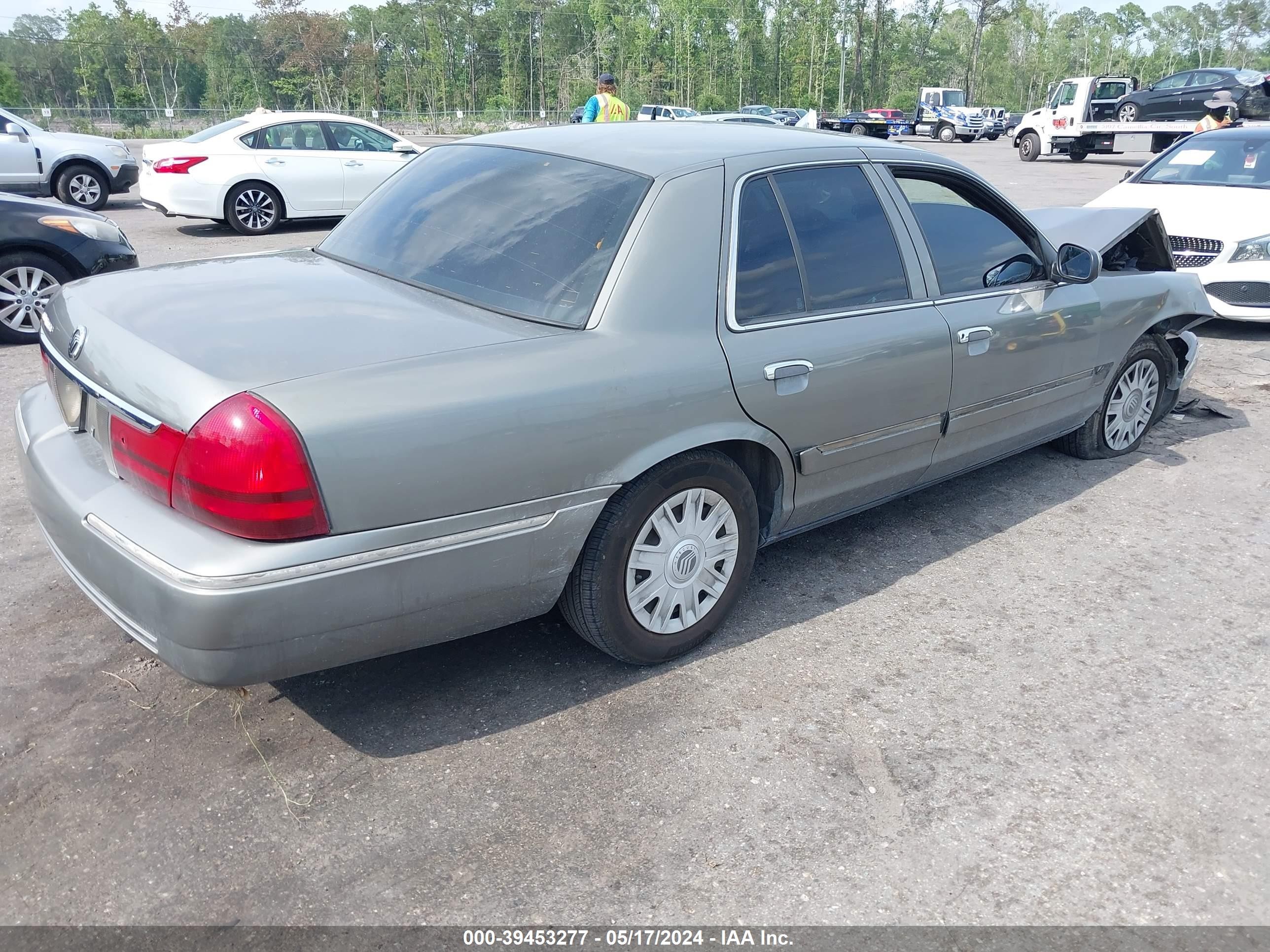 Photo 3 VIN: 2MEFM74W84X683366 - MERCURY GRAND MARQUIS 