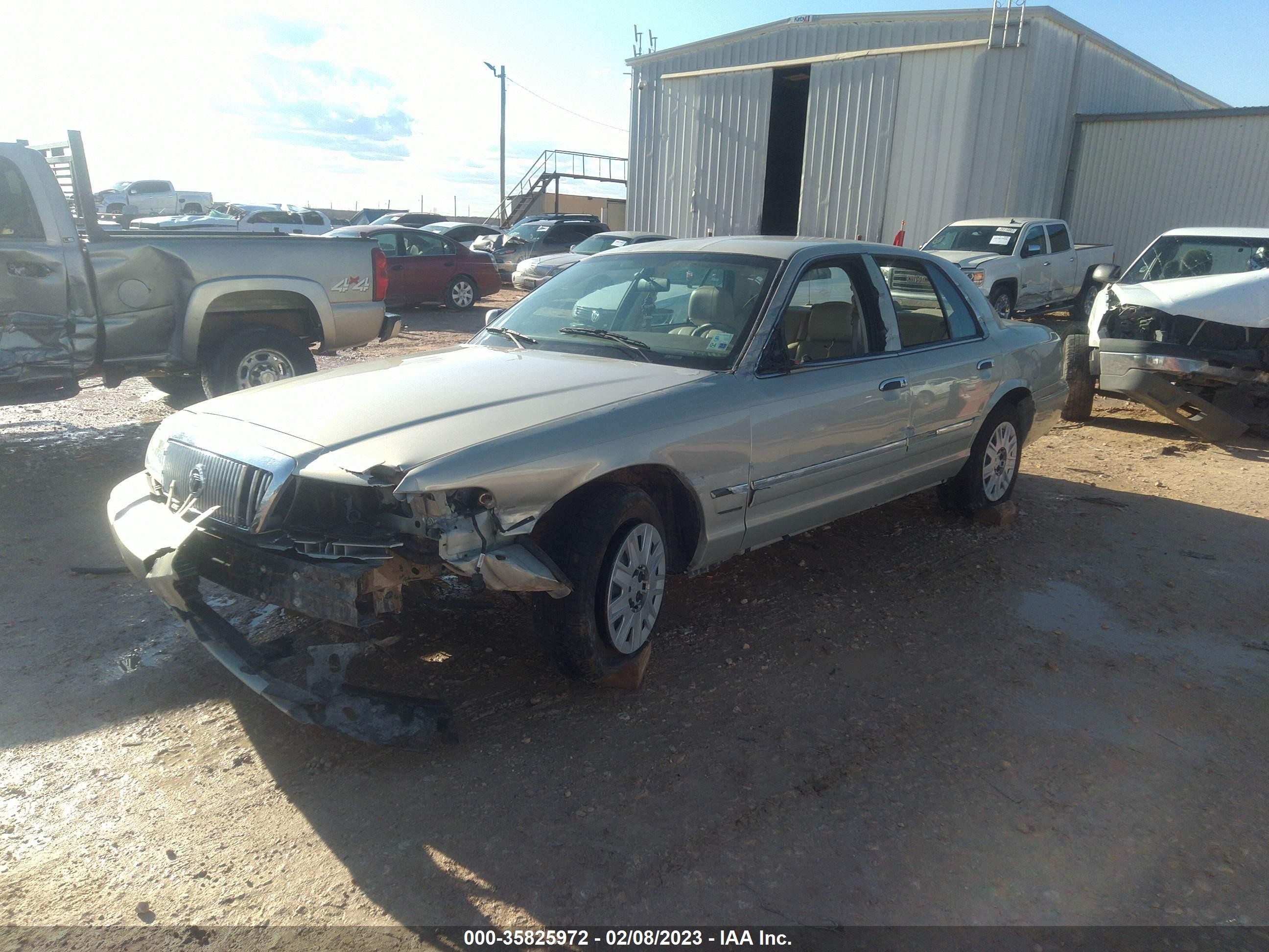 Photo 1 VIN: 2MEFM74W85X601220 - MERCURY GRAND MARQUIS 