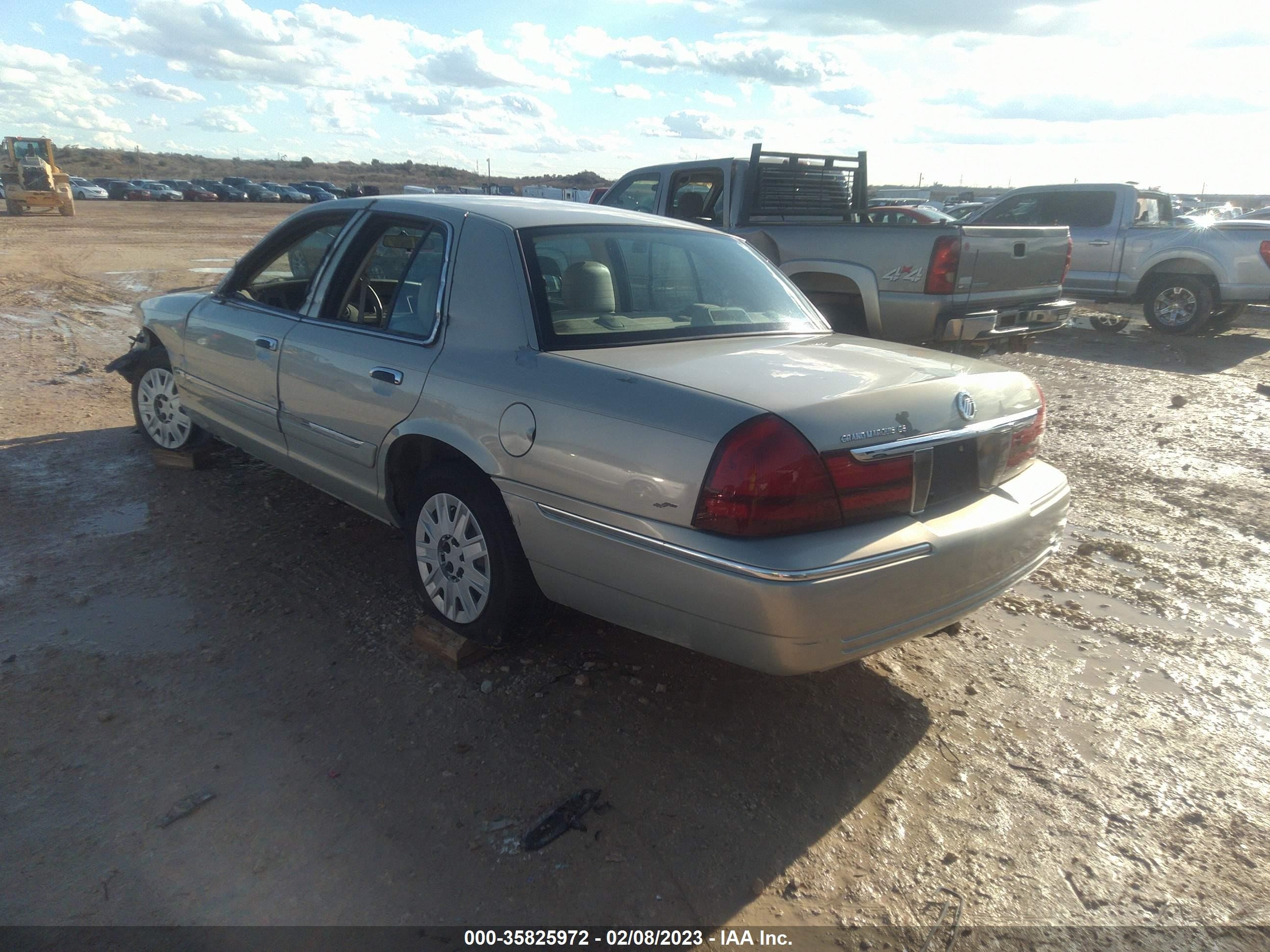 Photo 2 VIN: 2MEFM74W85X601220 - MERCURY GRAND MARQUIS 