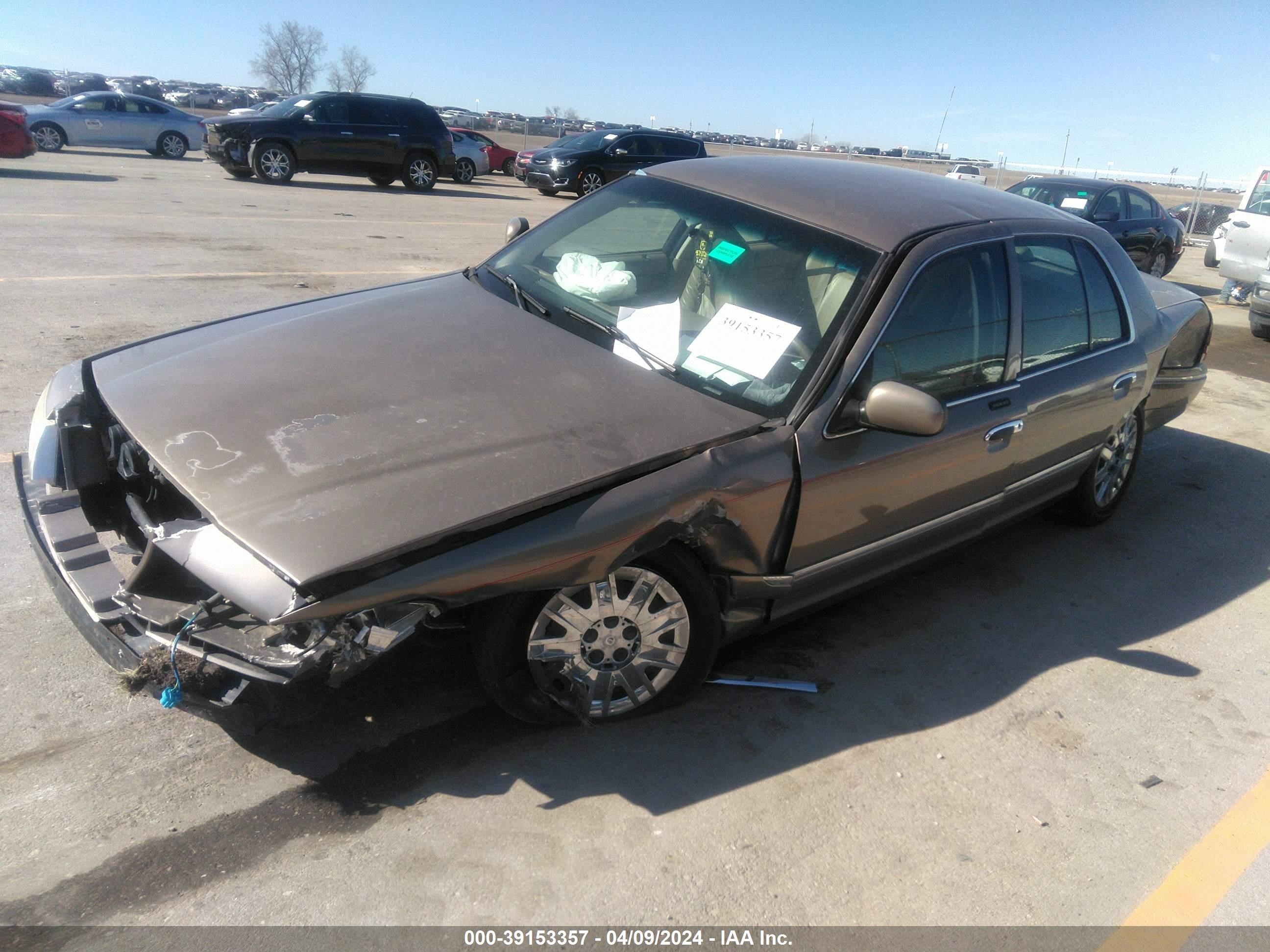 Photo 1 VIN: 2MEFM74W85X607325 - MERCURY GRAND MARQUIS 