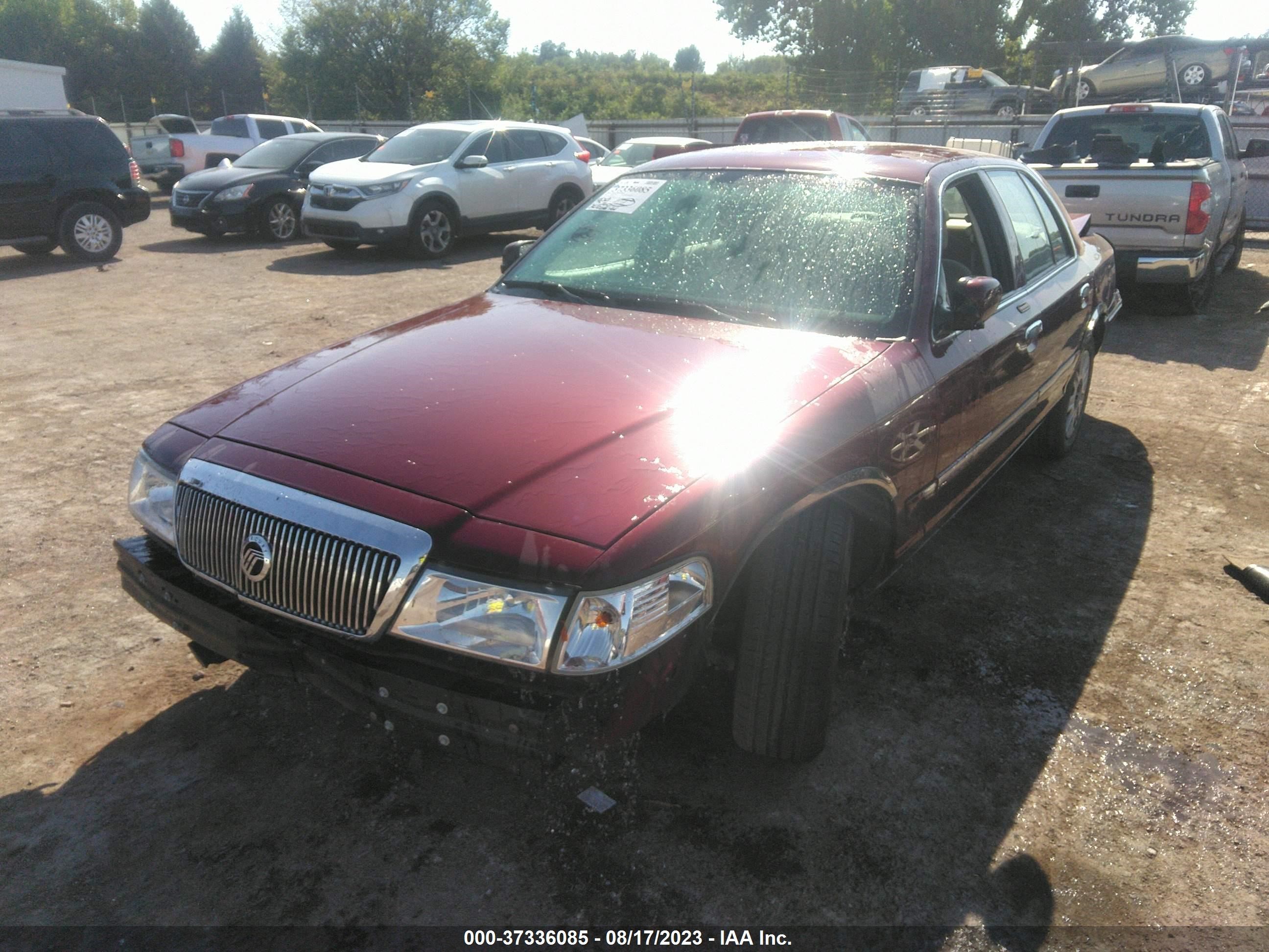 Photo 1 VIN: 2MEFM74W85X627168 - MERCURY GRAND MARQUIS 