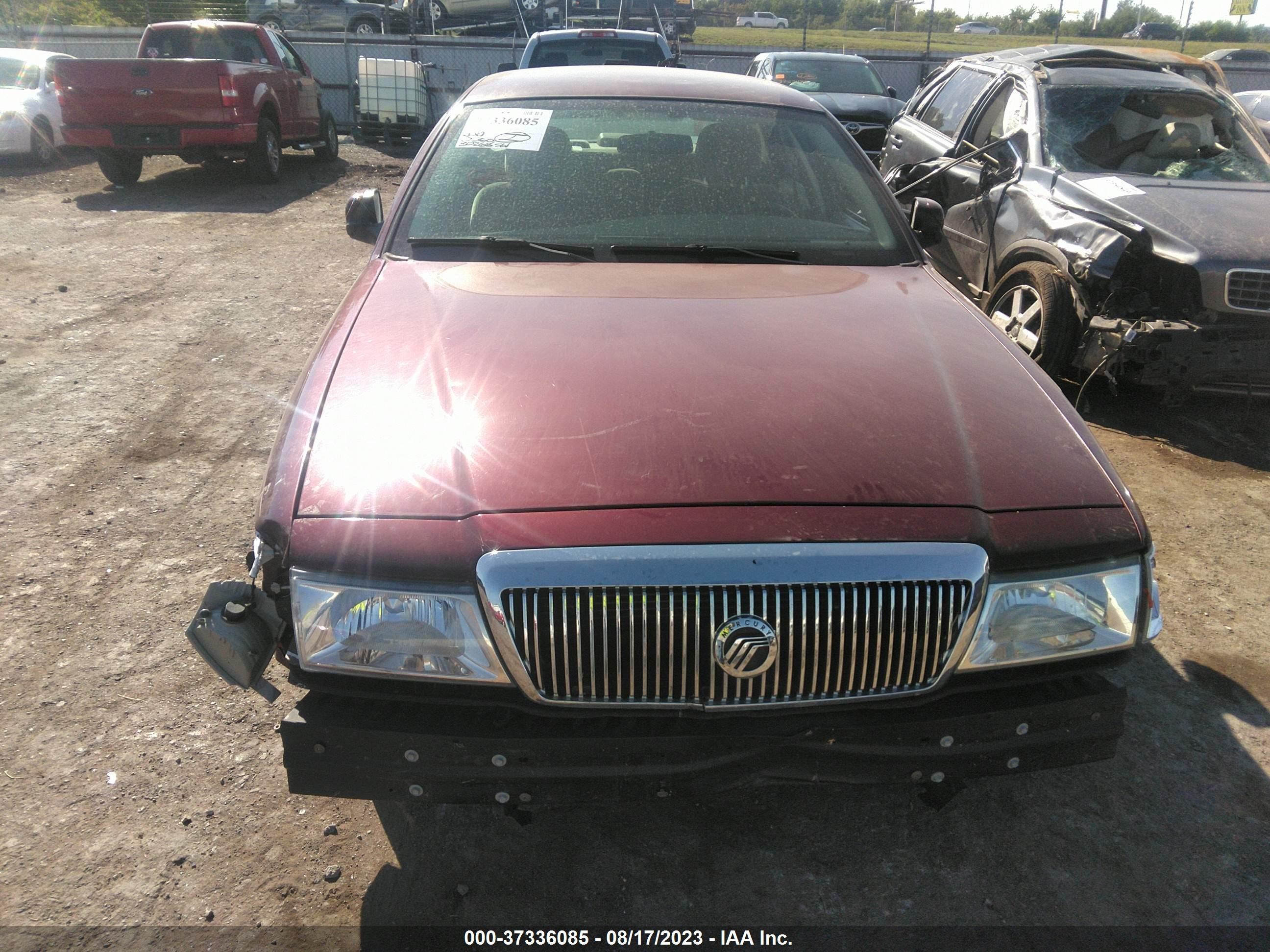 Photo 11 VIN: 2MEFM74W85X627168 - MERCURY GRAND MARQUIS 