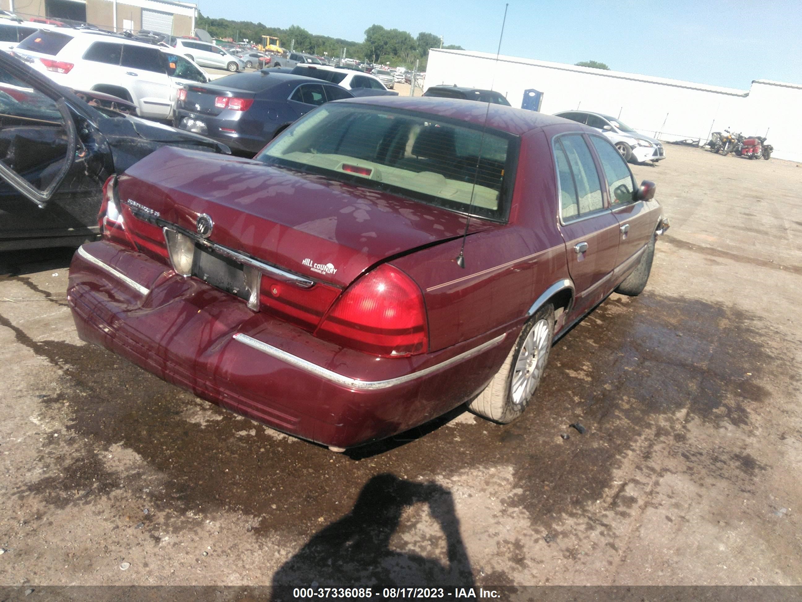 Photo 3 VIN: 2MEFM74W85X627168 - MERCURY GRAND MARQUIS 