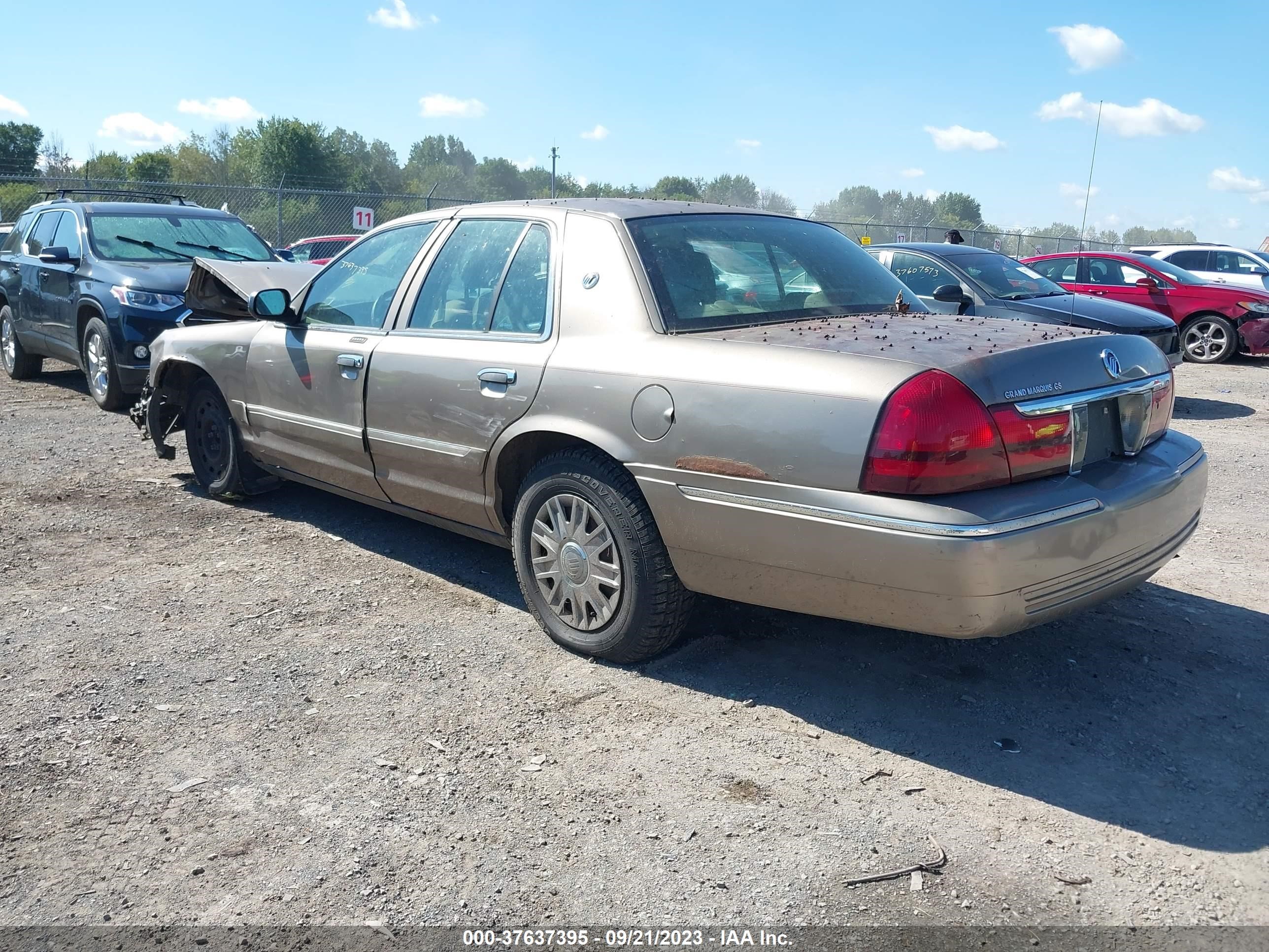 Photo 2 VIN: 2MEFM74W85X657612 - MERCURY GRAND MARQUIS 