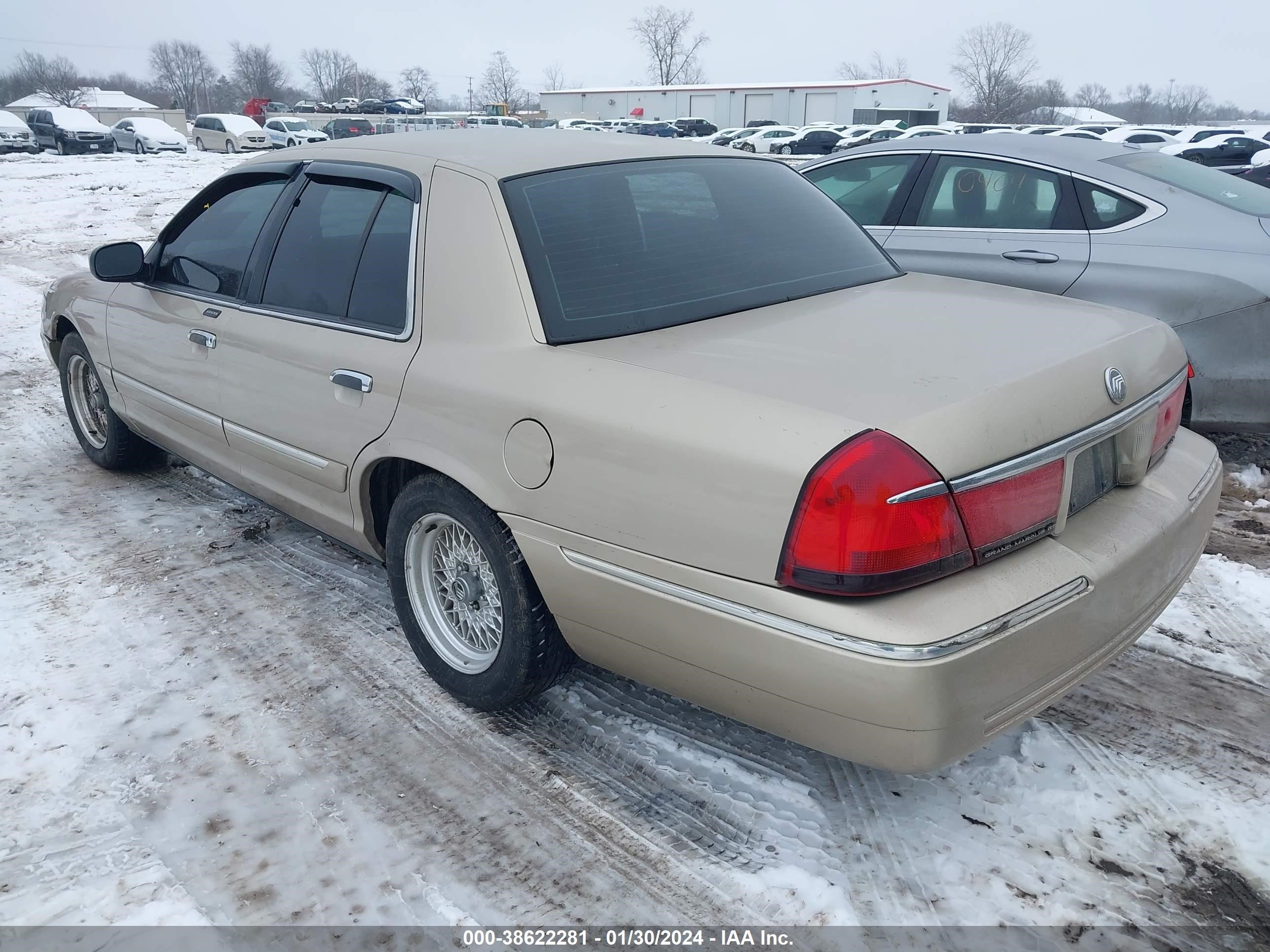 Photo 2 VIN: 2MEFM74W8XX683100 - MERCURY GRAND MARQUIS 