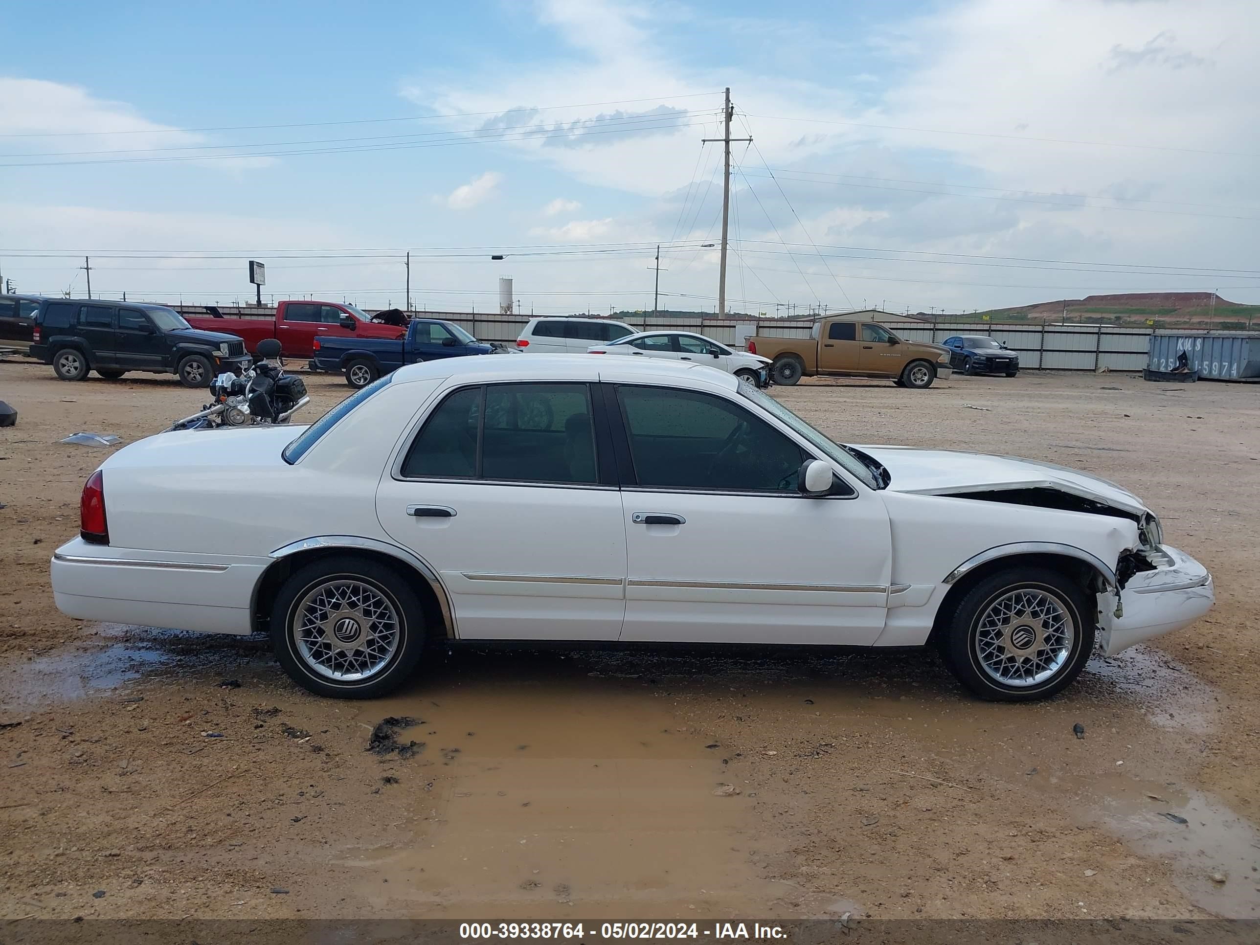 Photo 12 VIN: 2MEFM74W92X600721 - MERCURY GRAND MARQUIS 