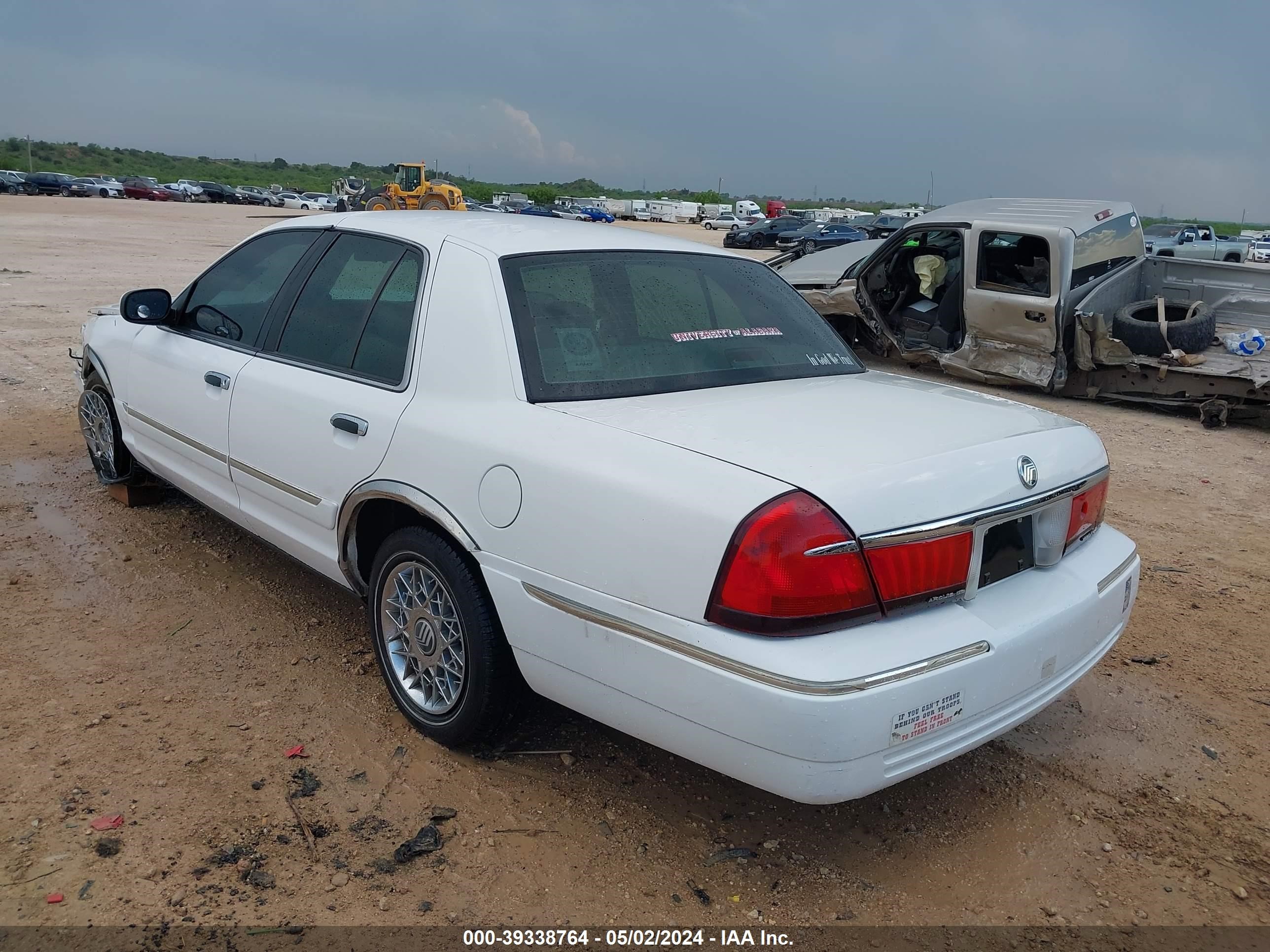 Photo 2 VIN: 2MEFM74W92X600721 - MERCURY GRAND MARQUIS 