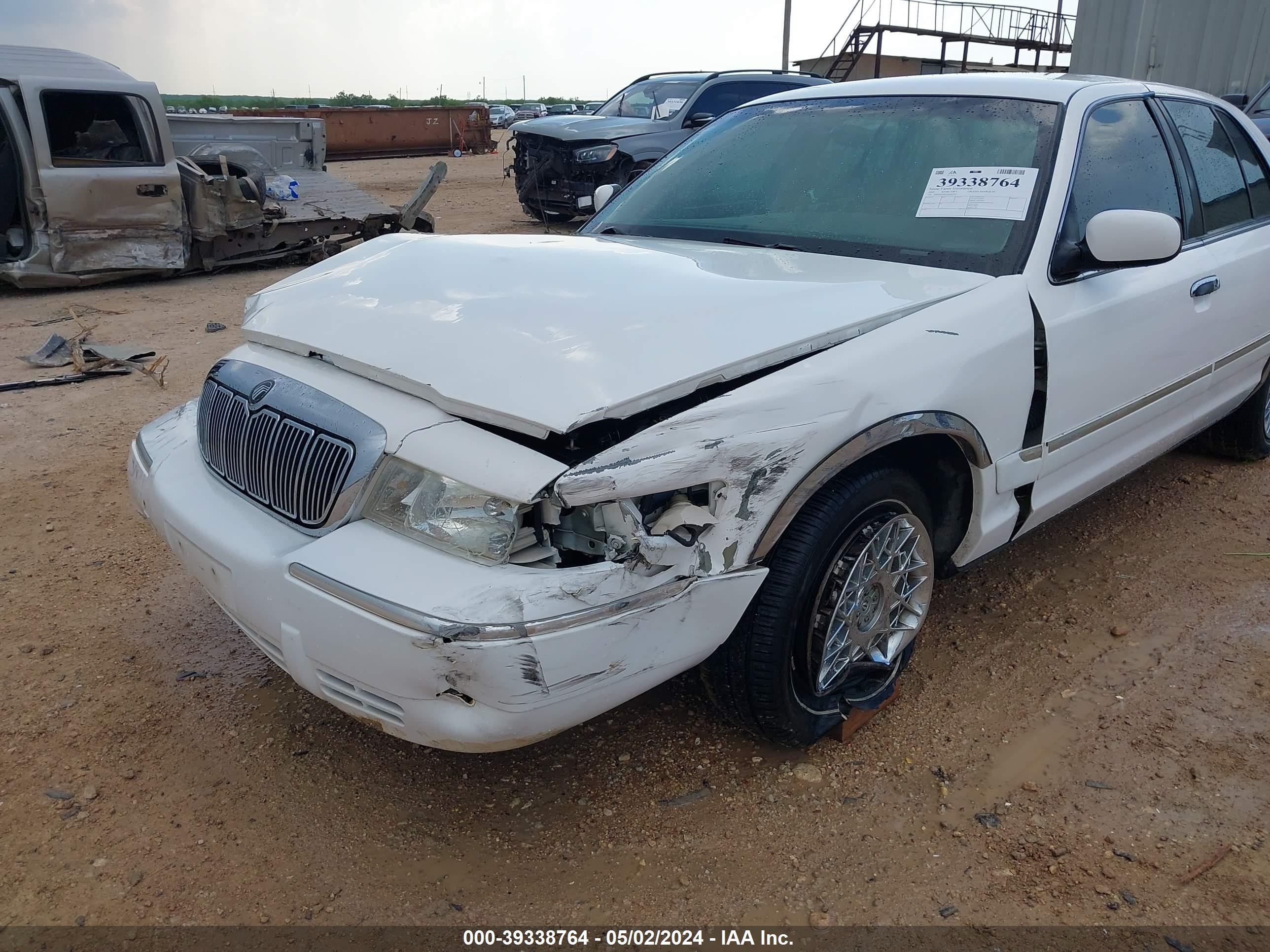 Photo 5 VIN: 2MEFM74W92X600721 - MERCURY GRAND MARQUIS 