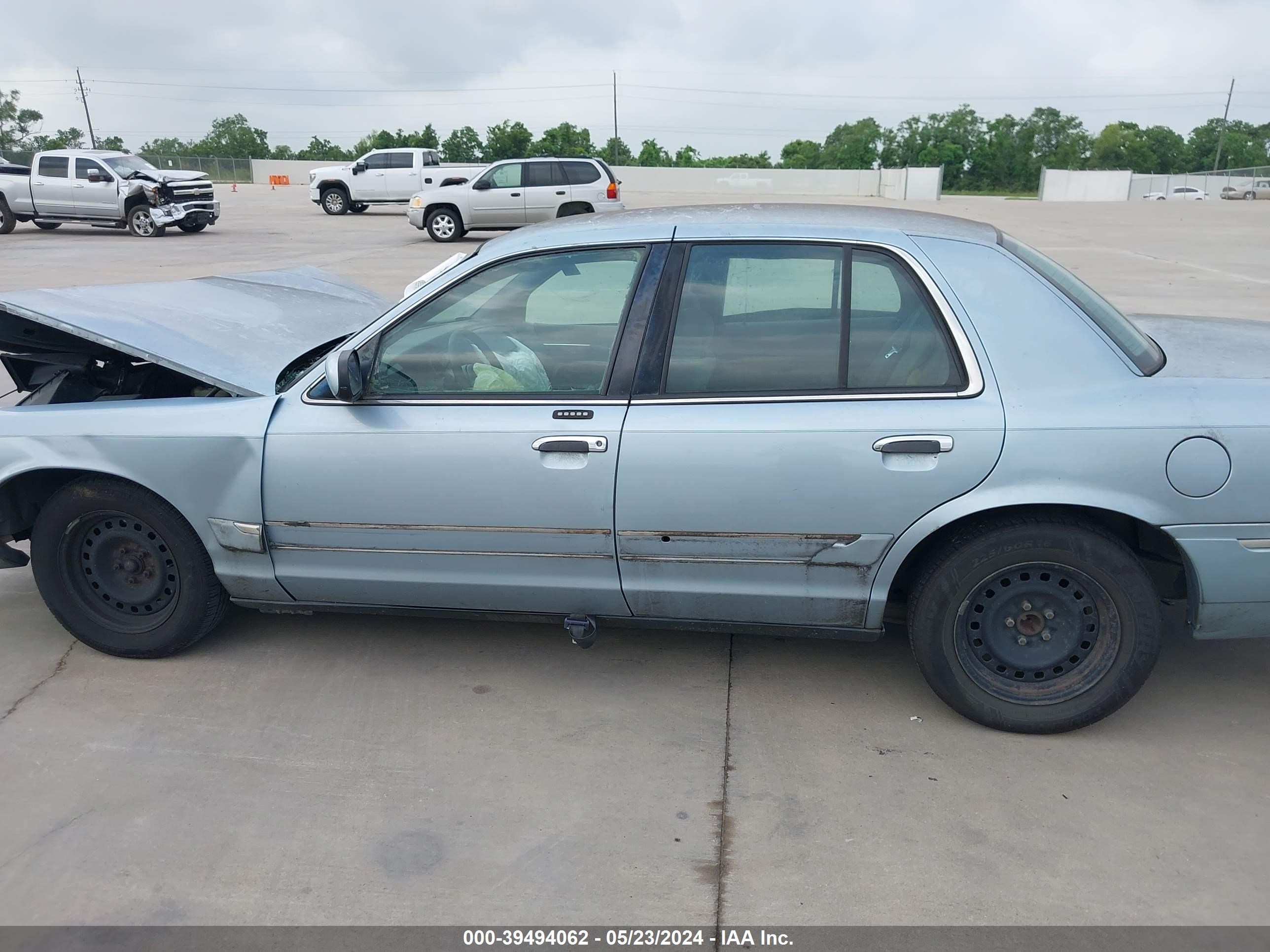 Photo 13 VIN: 2MEFM74W92X642998 - MERCURY GRAND MARQUIS 