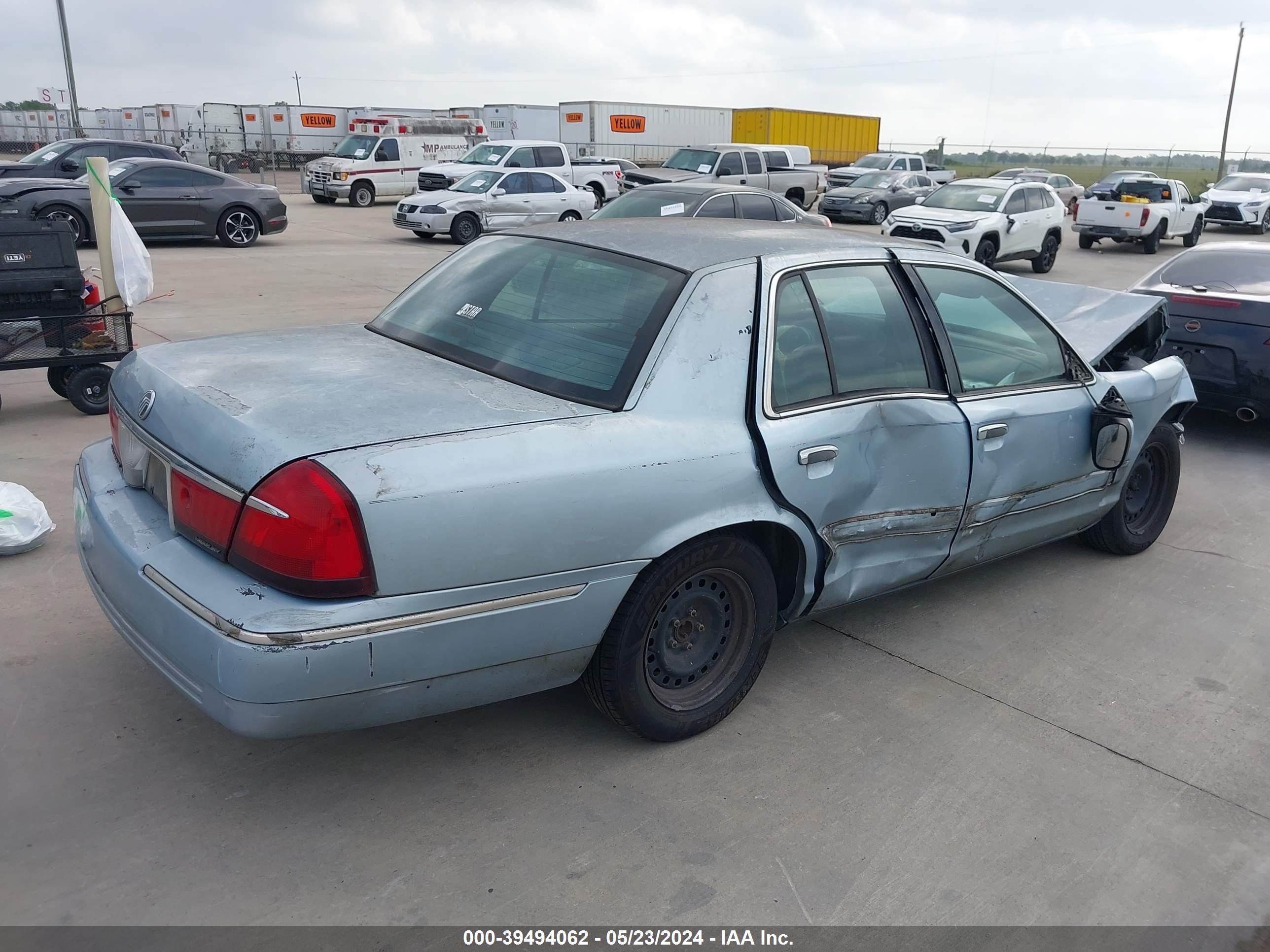 Photo 3 VIN: 2MEFM74W92X642998 - MERCURY GRAND MARQUIS 