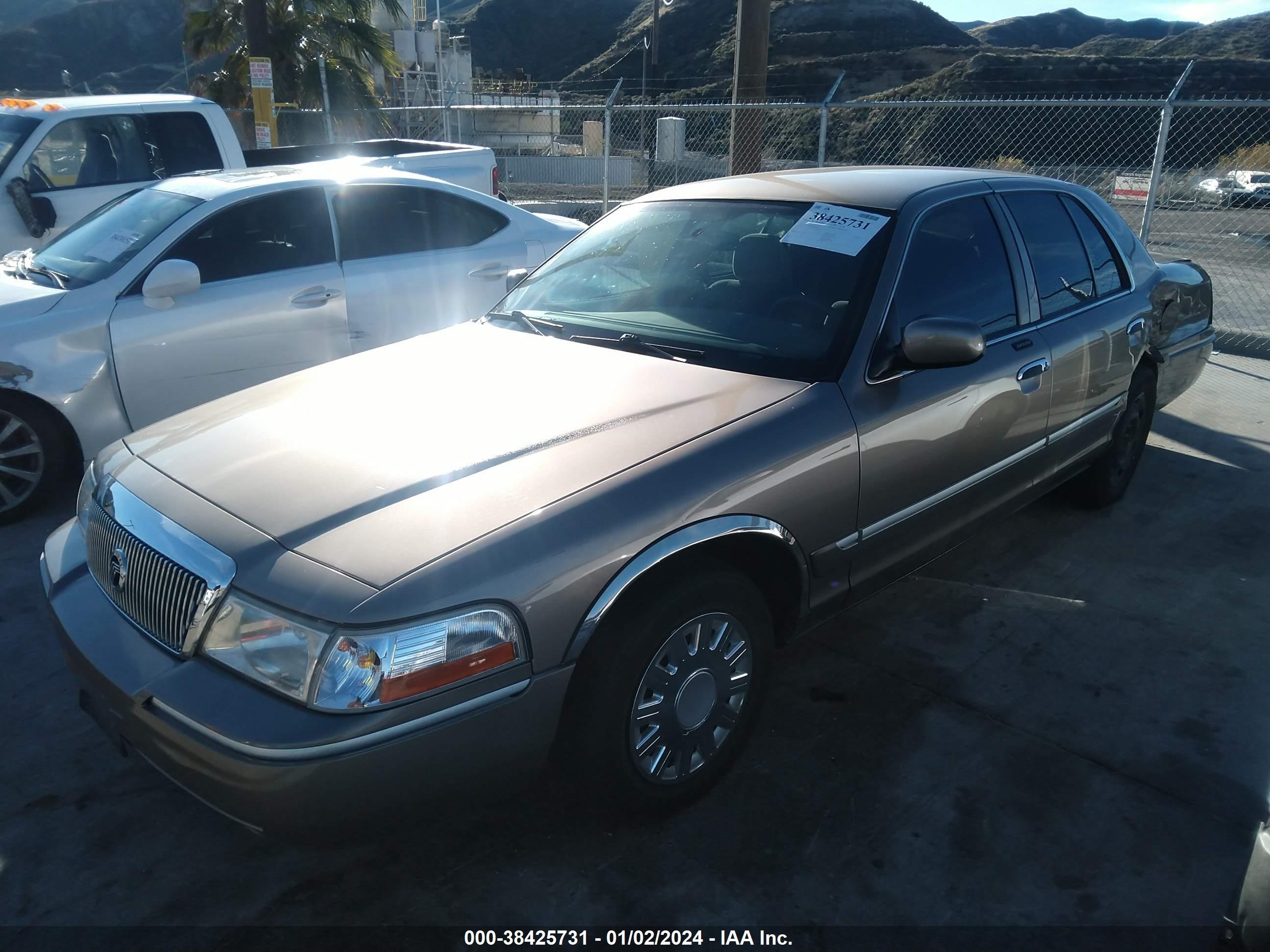 Photo 1 VIN: 2MEFM74W93X698540 - MERCURY GRAND MARQUIS 