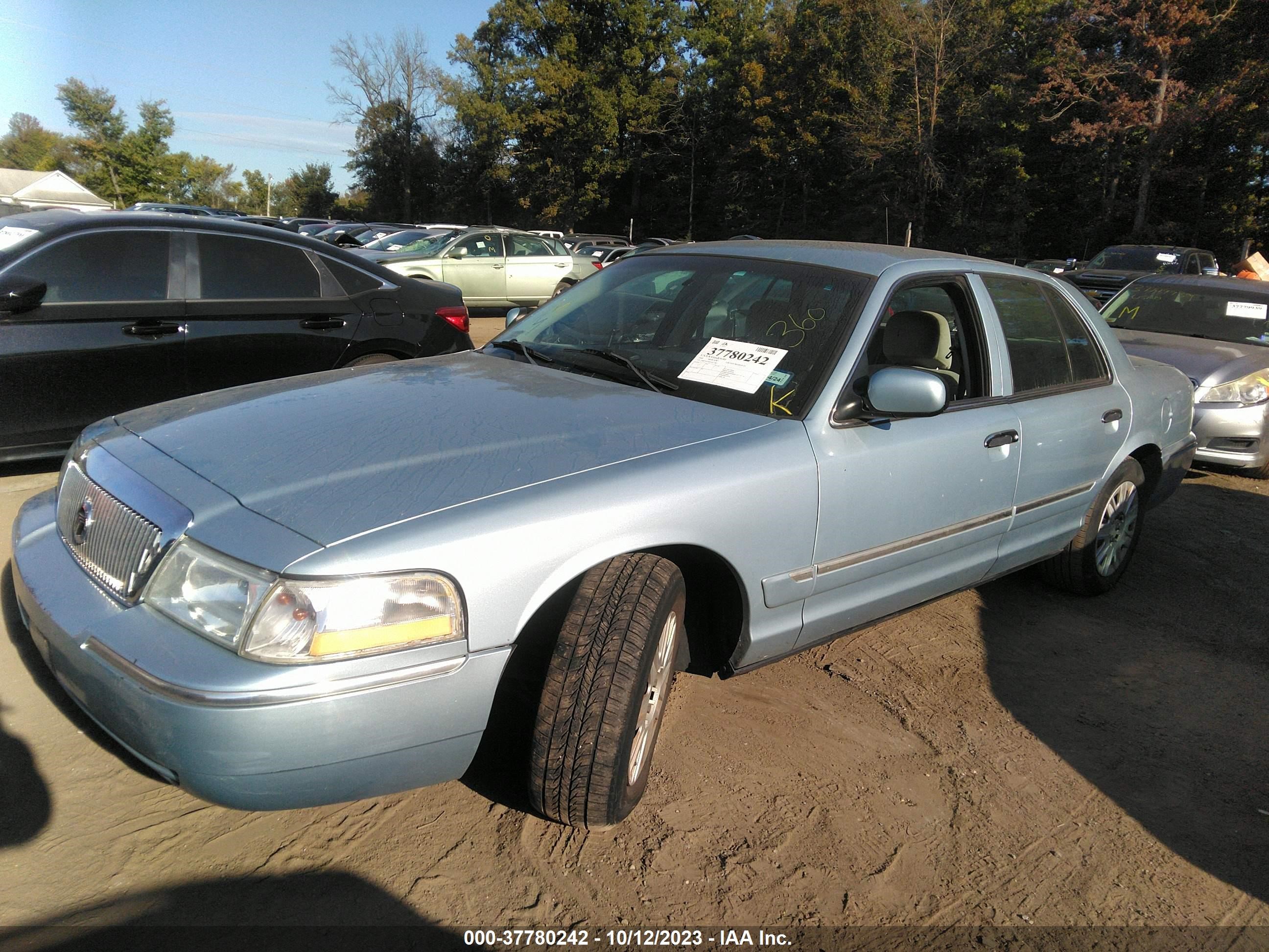 Photo 1 VIN: 2MEFM74W95X672863 - MERCURY GRAND MARQUIS 