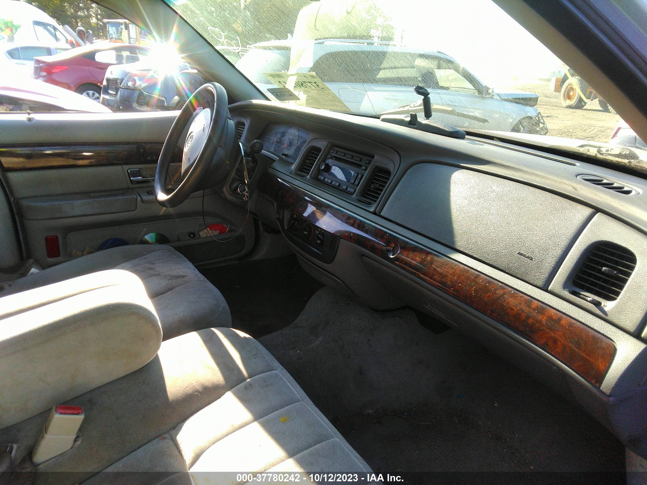 Photo 4 VIN: 2MEFM74W95X672863 - MERCURY GRAND MARQUIS 