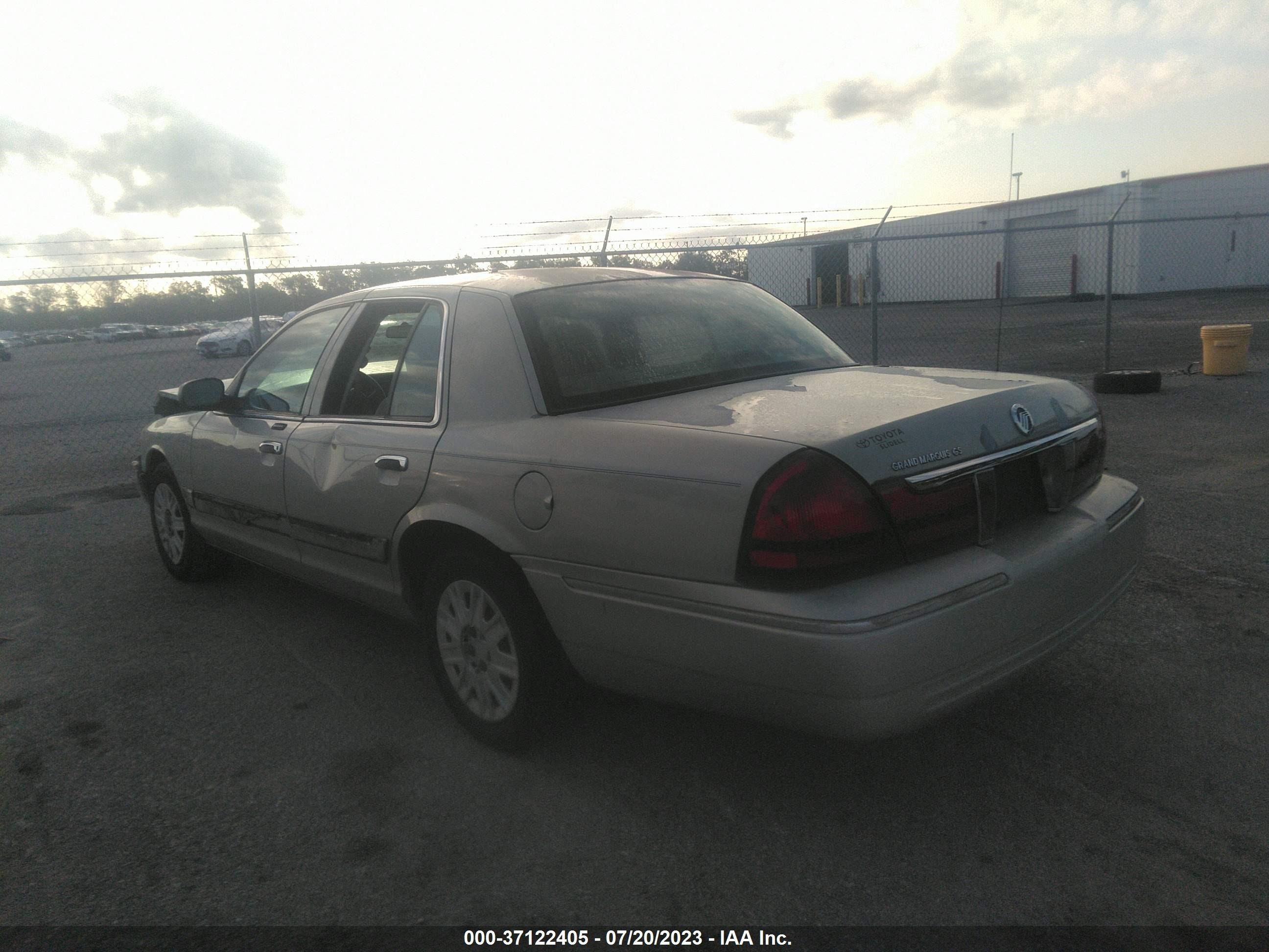 Photo 2 VIN: 2MEFM74W95X673284 - MERCURY GRAND MARQUIS 