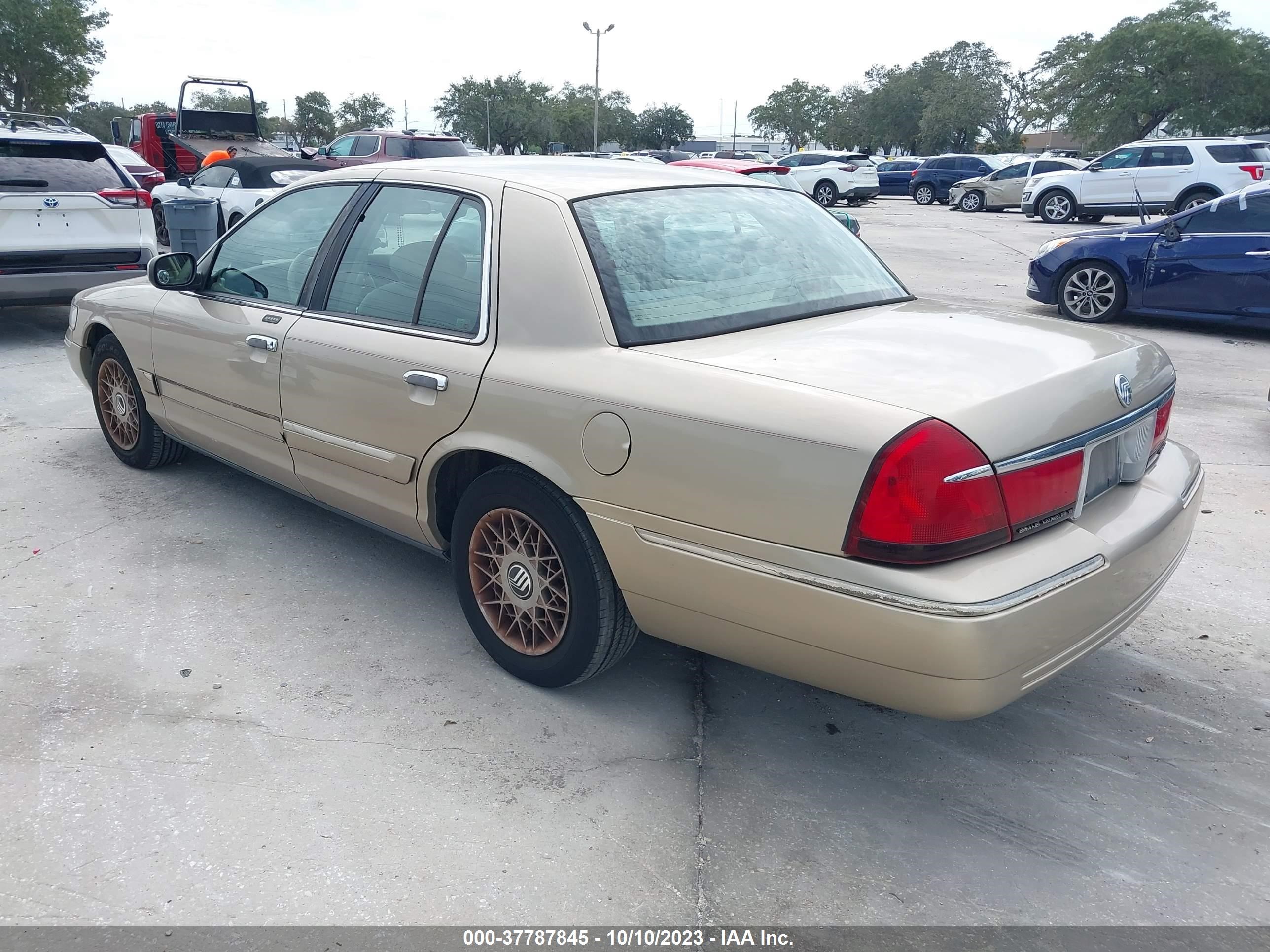 Photo 2 VIN: 2MEFM74W9XX683803 - MERCURY GRAND MARQUIS 