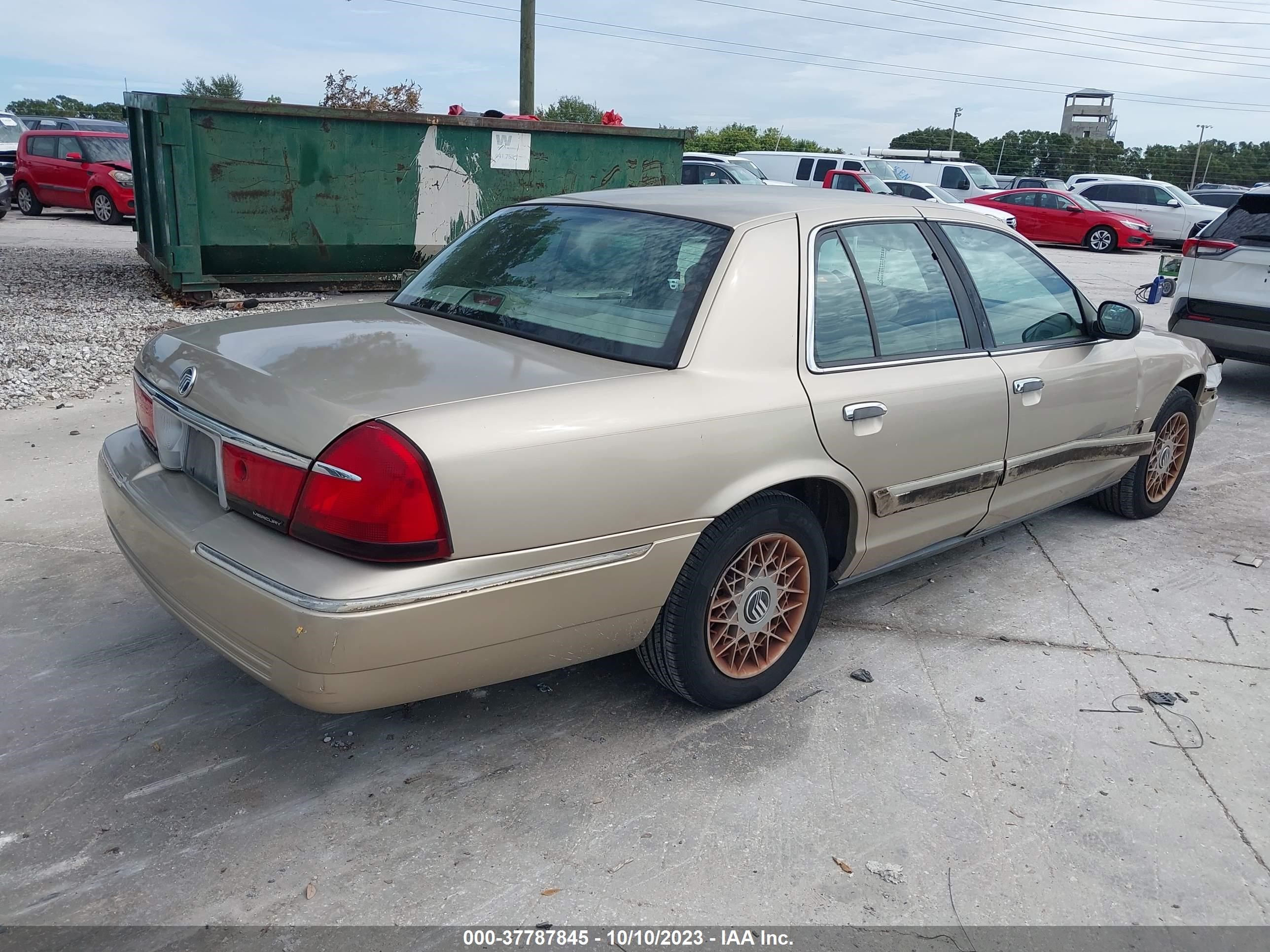 Photo 3 VIN: 2MEFM74W9XX683803 - MERCURY GRAND MARQUIS 