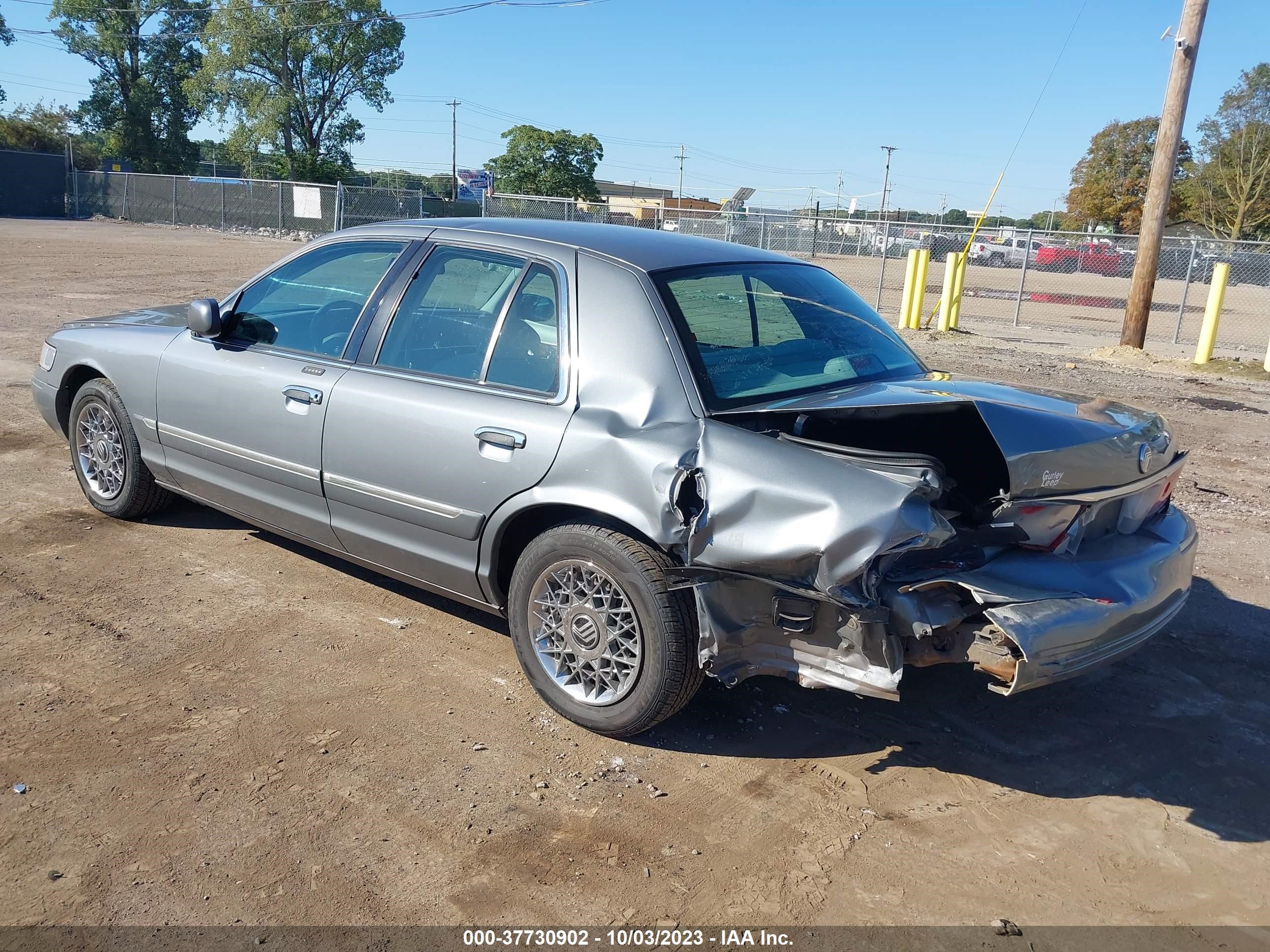 Photo 2 VIN: 2MEFM74W9XX711454 - MERCURY GRAND MARQUIS 