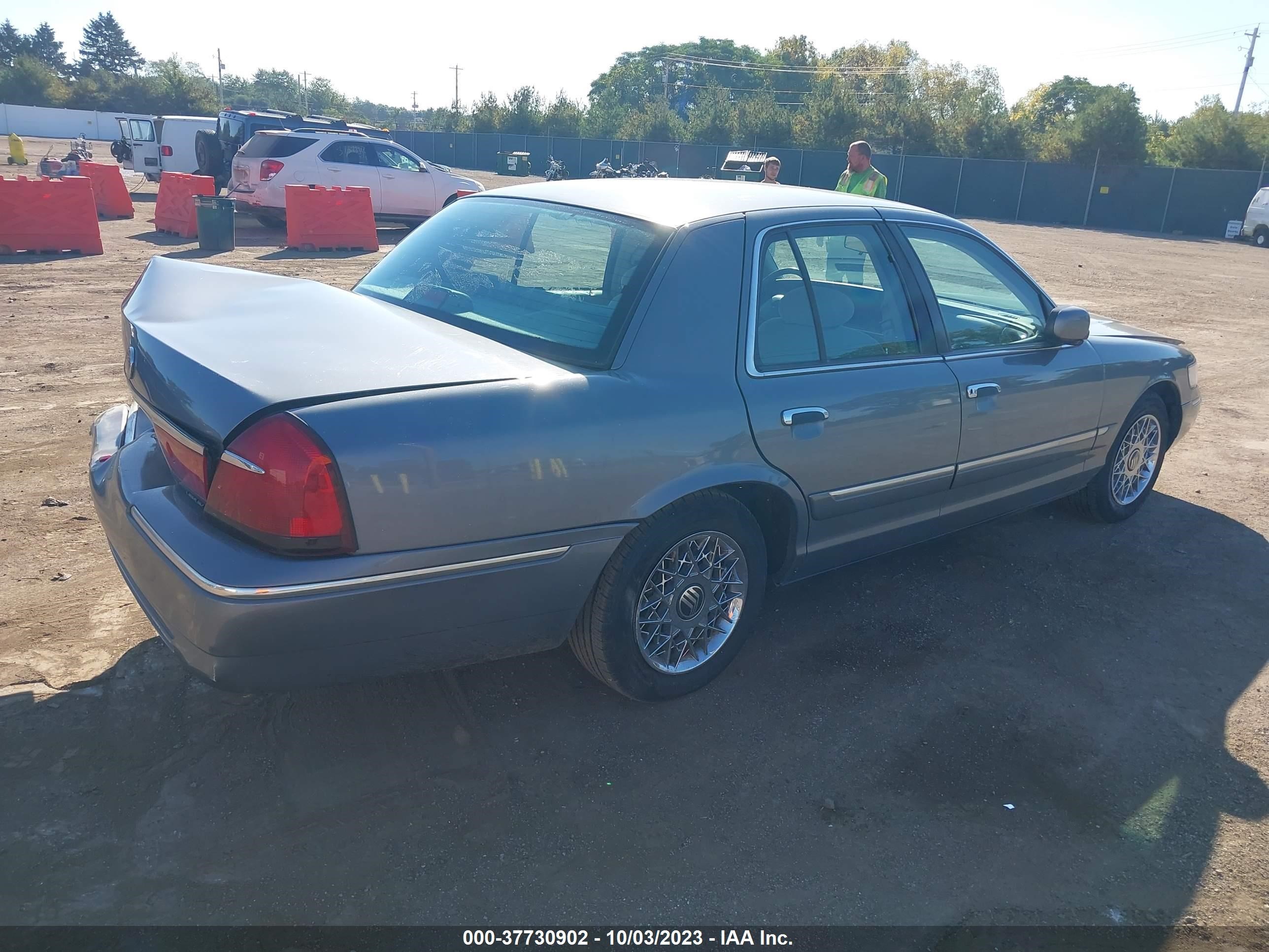 Photo 3 VIN: 2MEFM74W9XX711454 - MERCURY GRAND MARQUIS 