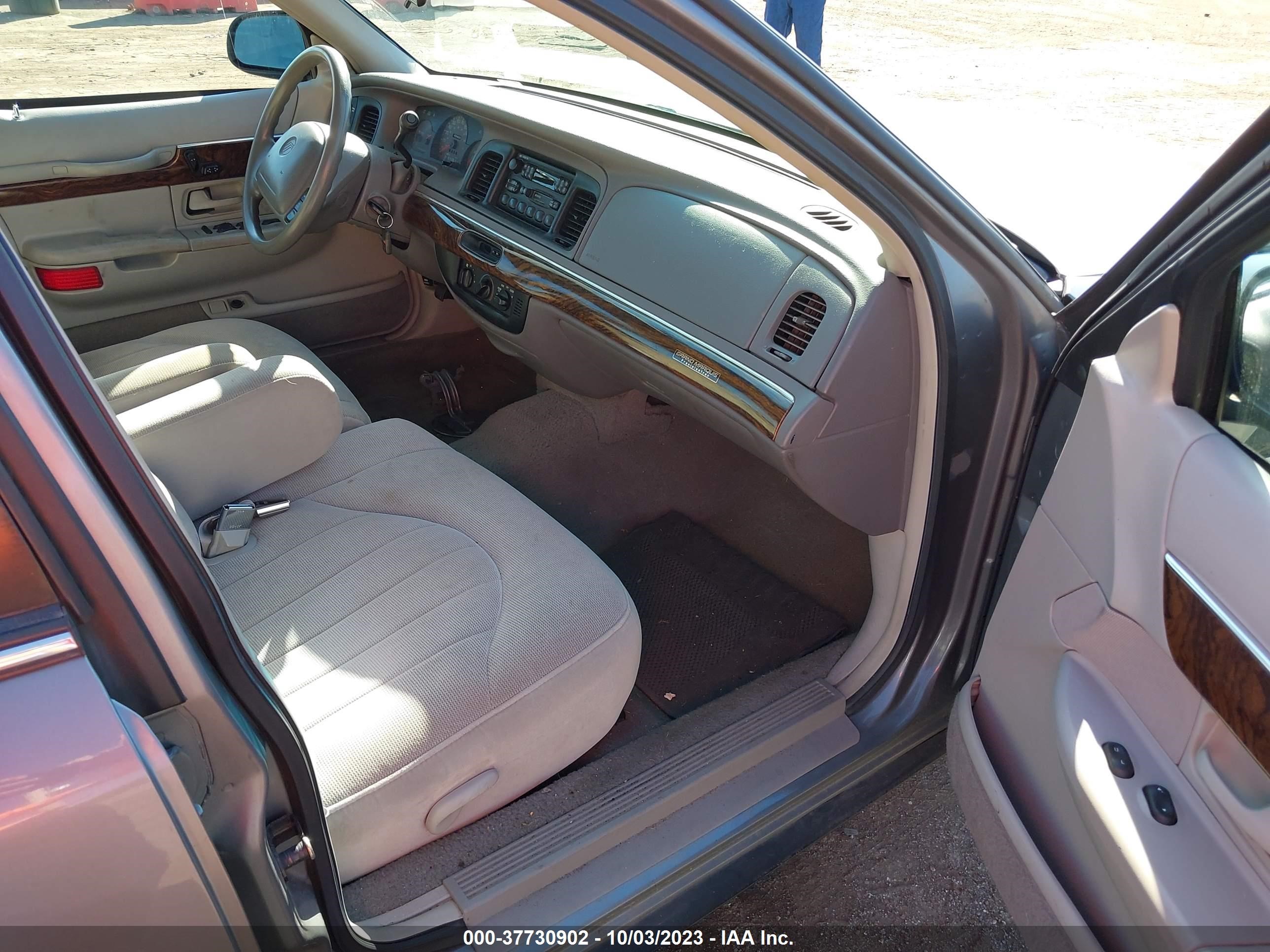 Photo 4 VIN: 2MEFM74W9XX711454 - MERCURY GRAND MARQUIS 