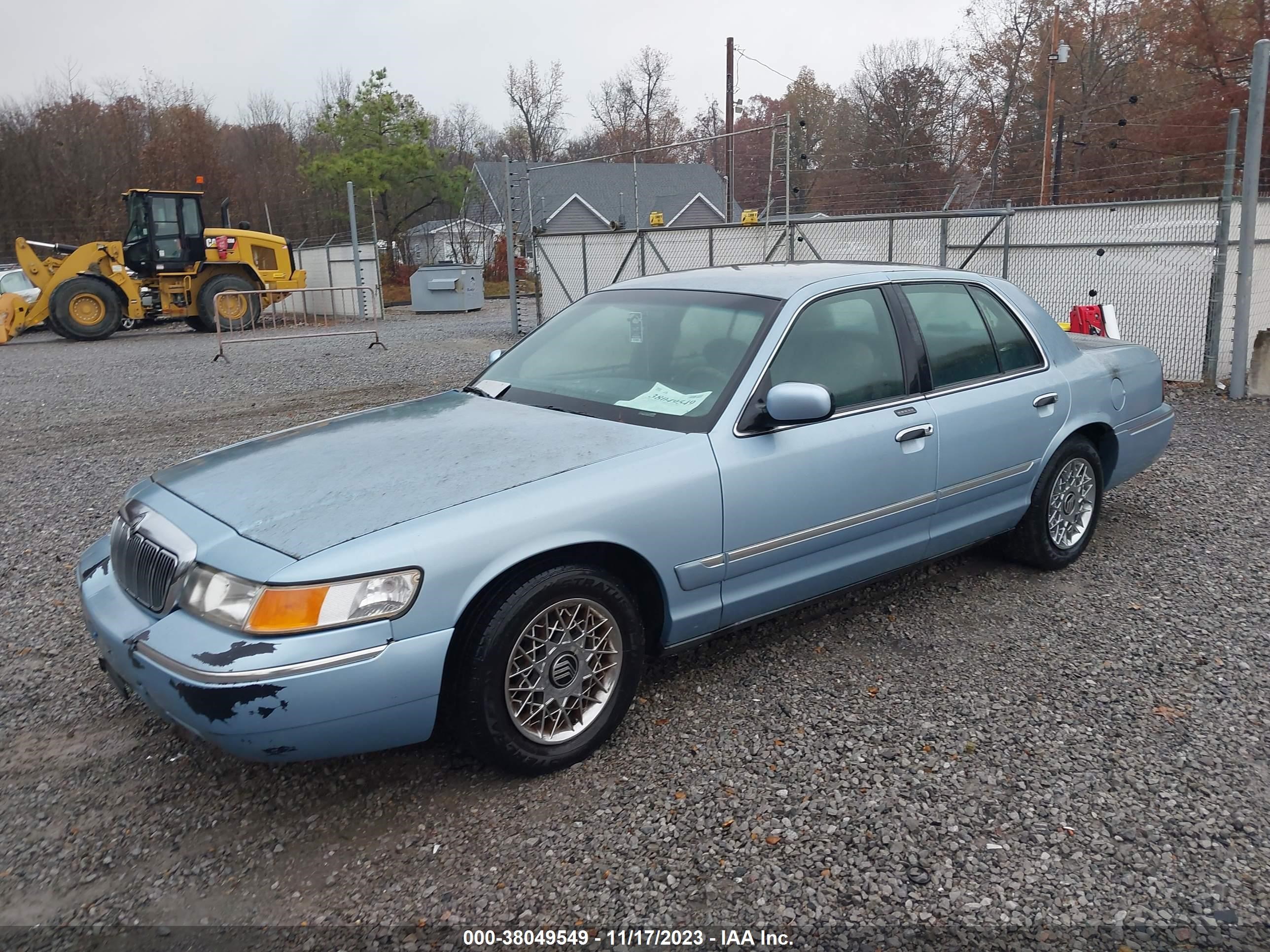 Photo 1 VIN: 2MEFM74W9YX669885 - MERCURY GRAND MARQUIS 